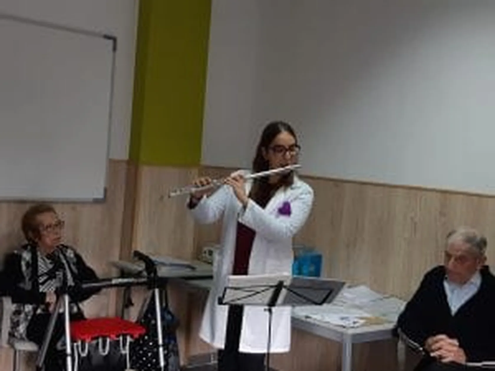 DomusVi-Valdemoro-taller-música2-1-300x225.jpg