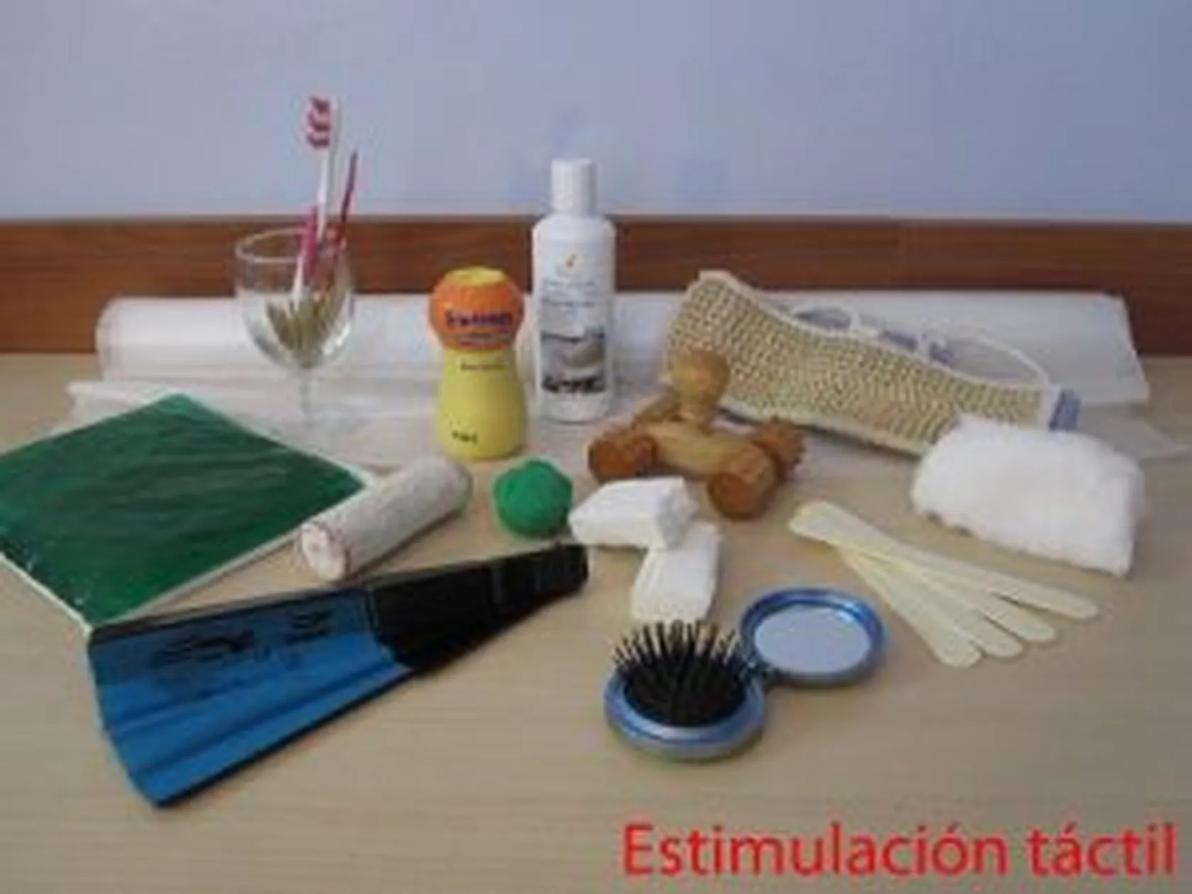 Estimulación-tactil-en-DomusVi-Alcalá-de-Guadaíra-300x225.jpg
