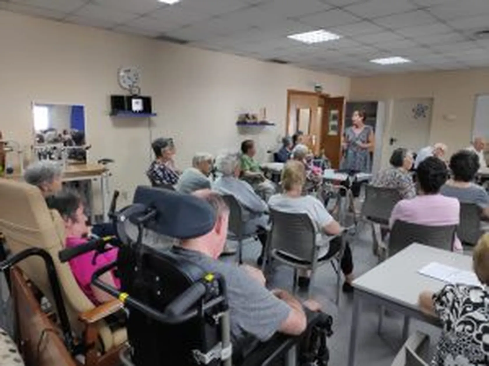 TALLER-DE-POESIA-DOMUSVI-VALDEMORO-JUNIO-2019-2-300x225.jpeg