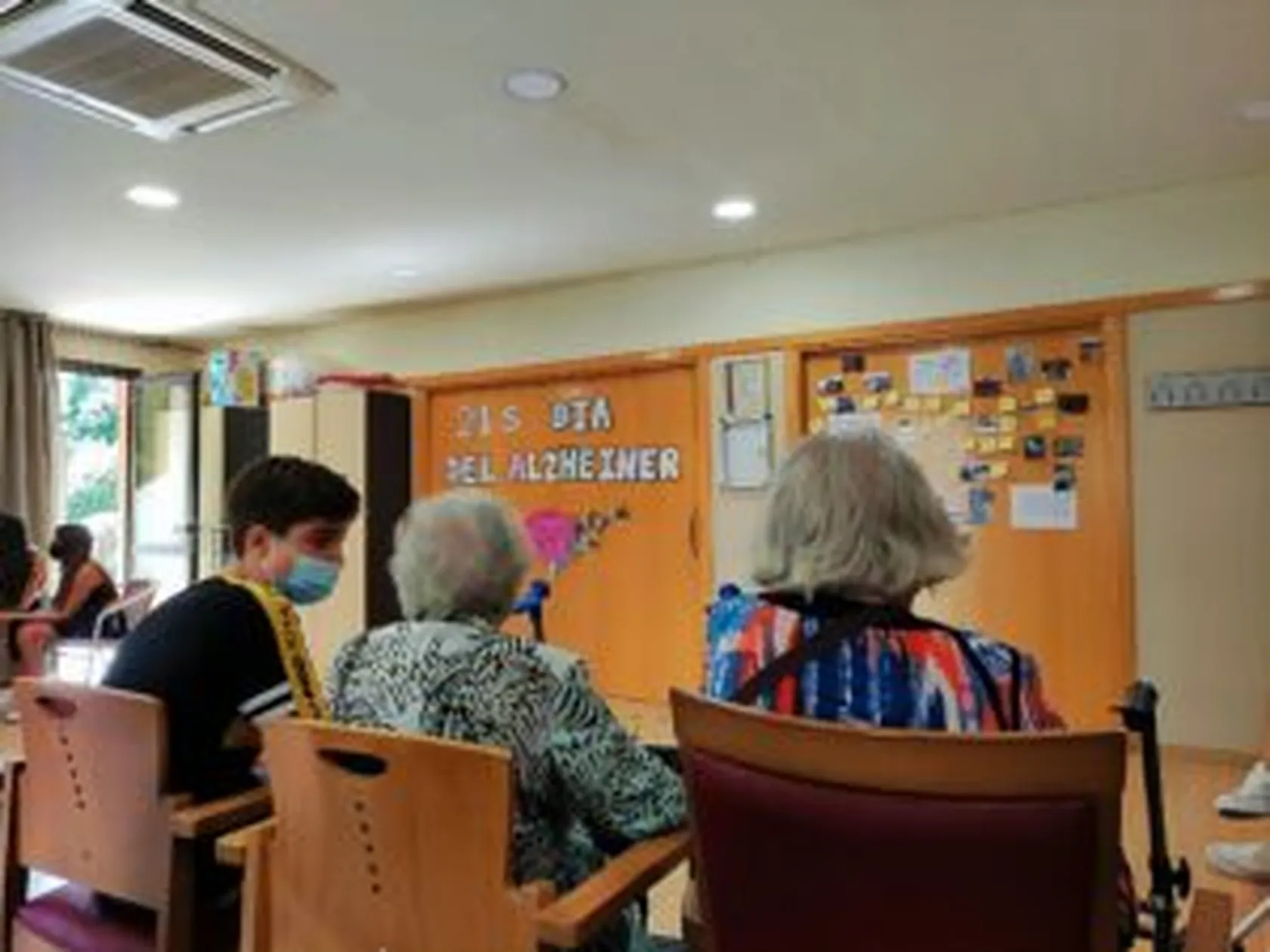 DomusViLaSalut-21S-Alzheimer-1-300x225.jpg