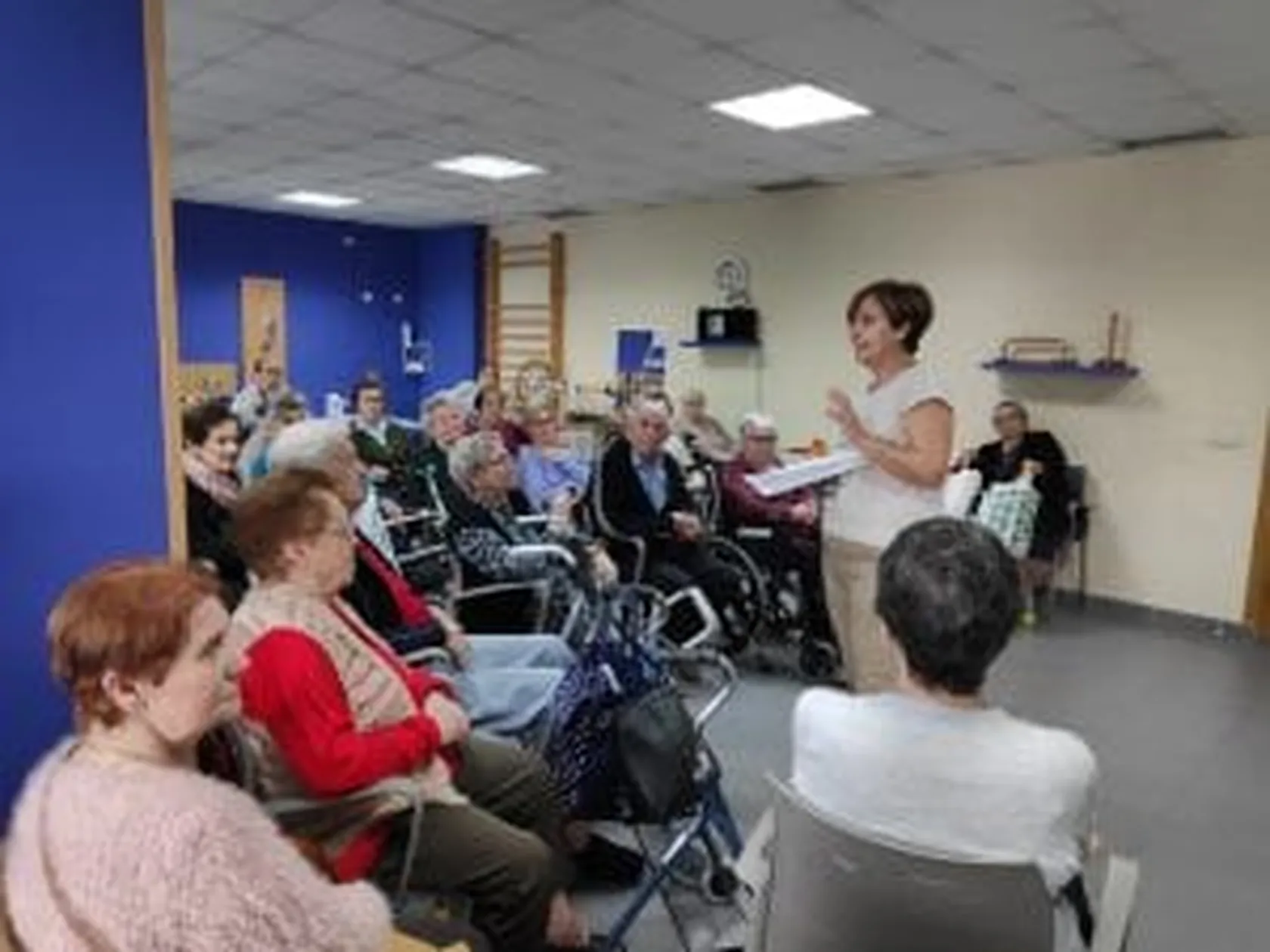 DOMUSVI-VALDEMORO.-TALLER-POESIA-3-1-300x225.jpeg
