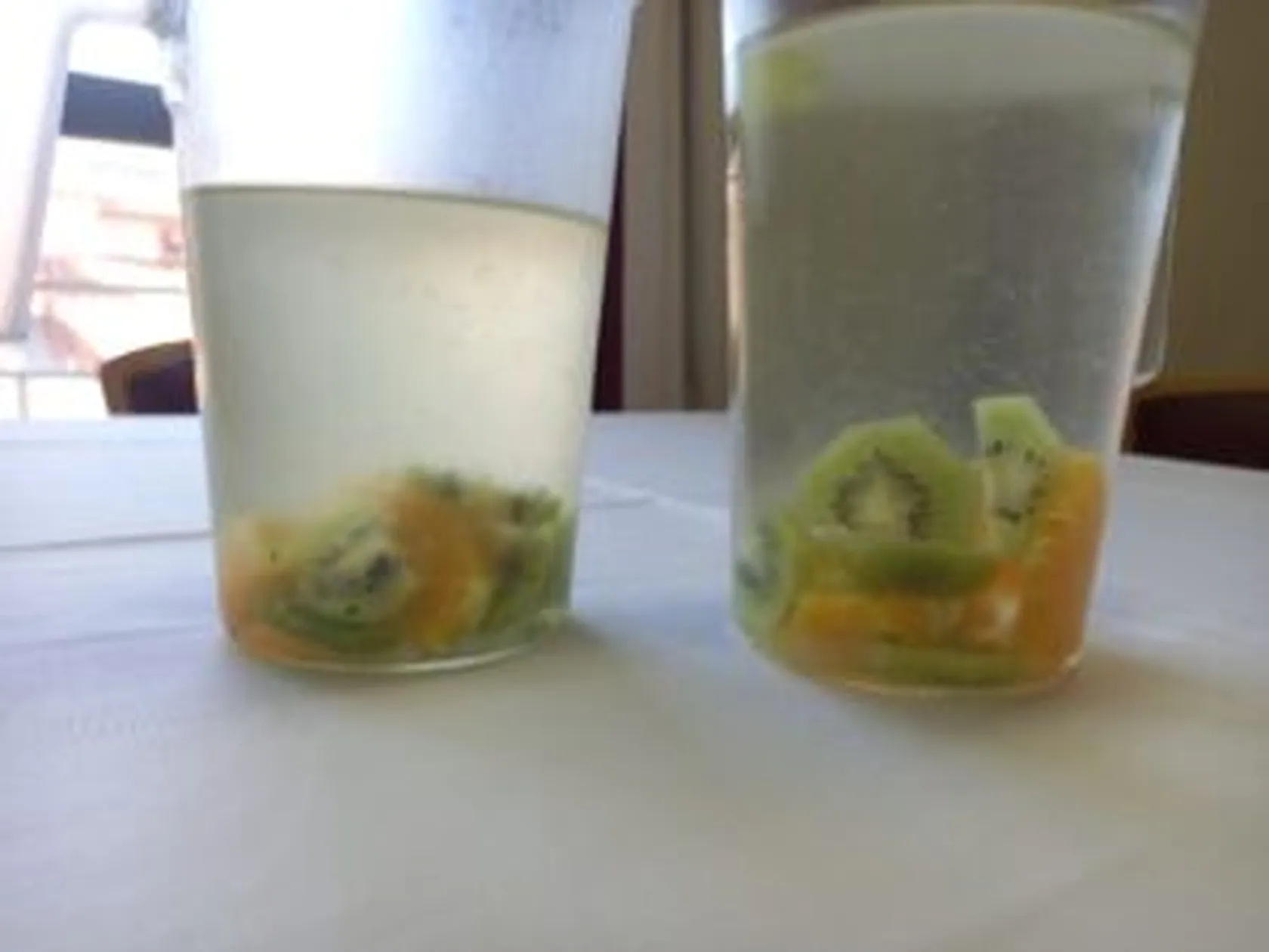 DomusVi-Stella-Maris-agua-frutas-001-300x225.jpg