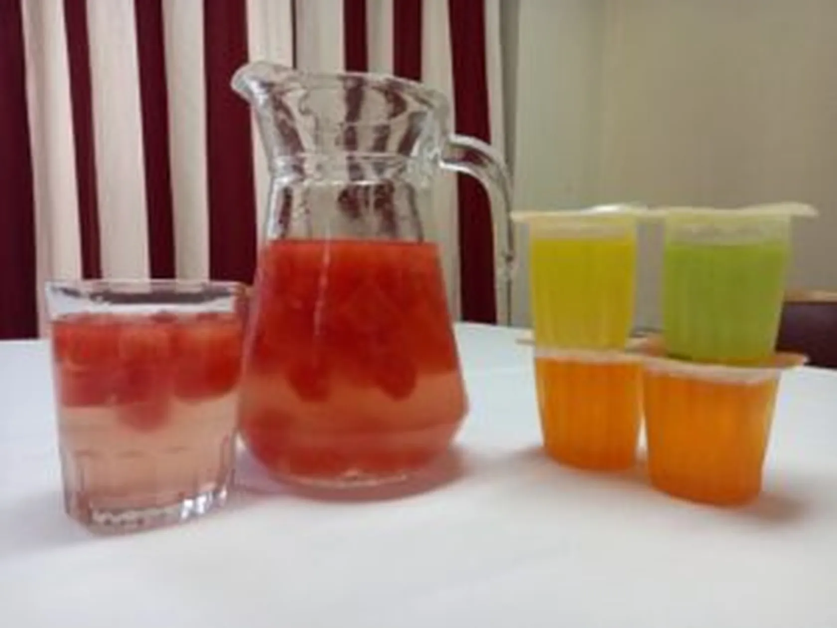 DomusVi-Stella-Maris-agua-frutas-002-300x225.jpg