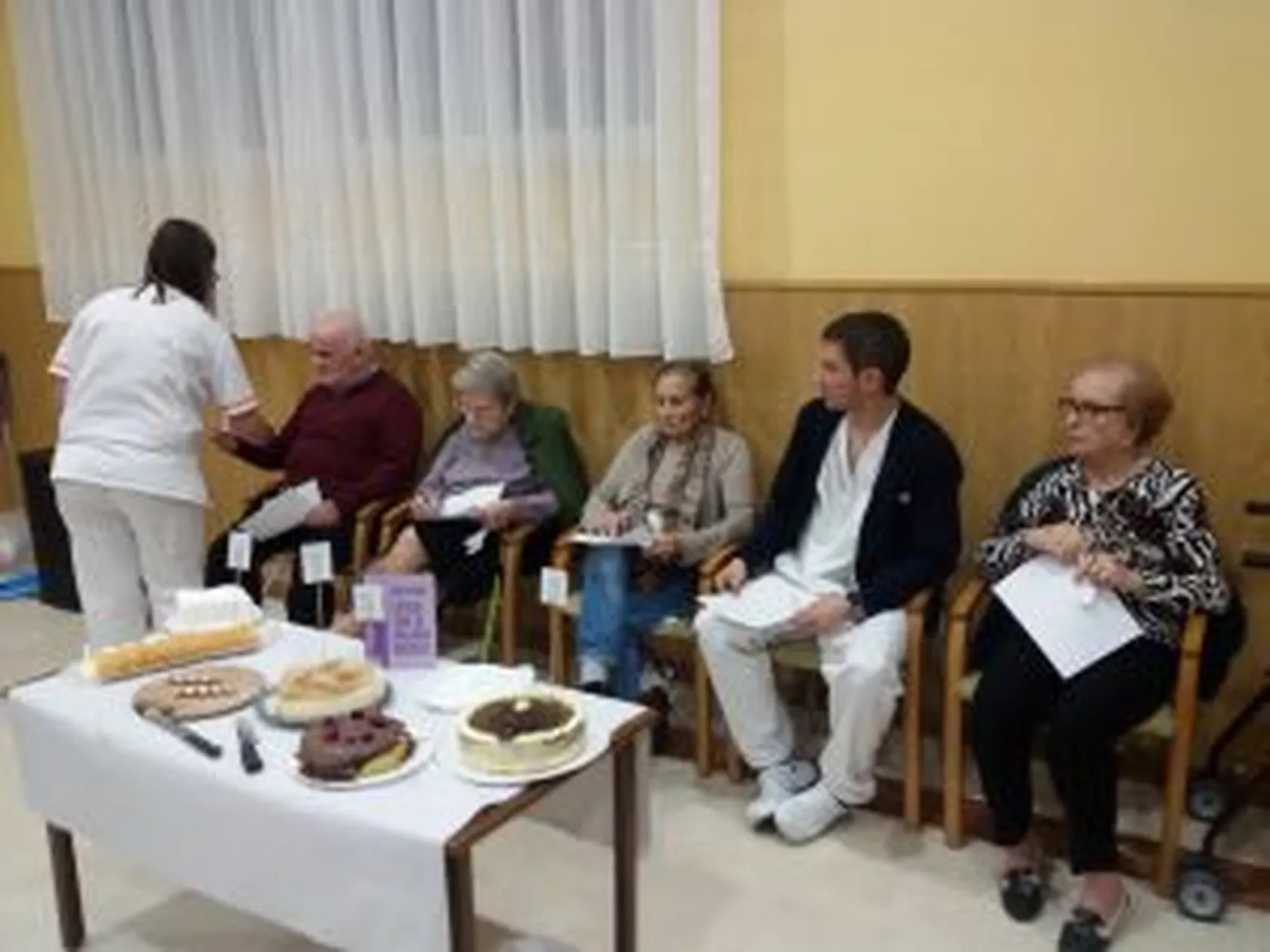 Jurado-Concurso-Tartas-DomusVi-Nuestra-Señora-del-Camino-300x225.jpg
