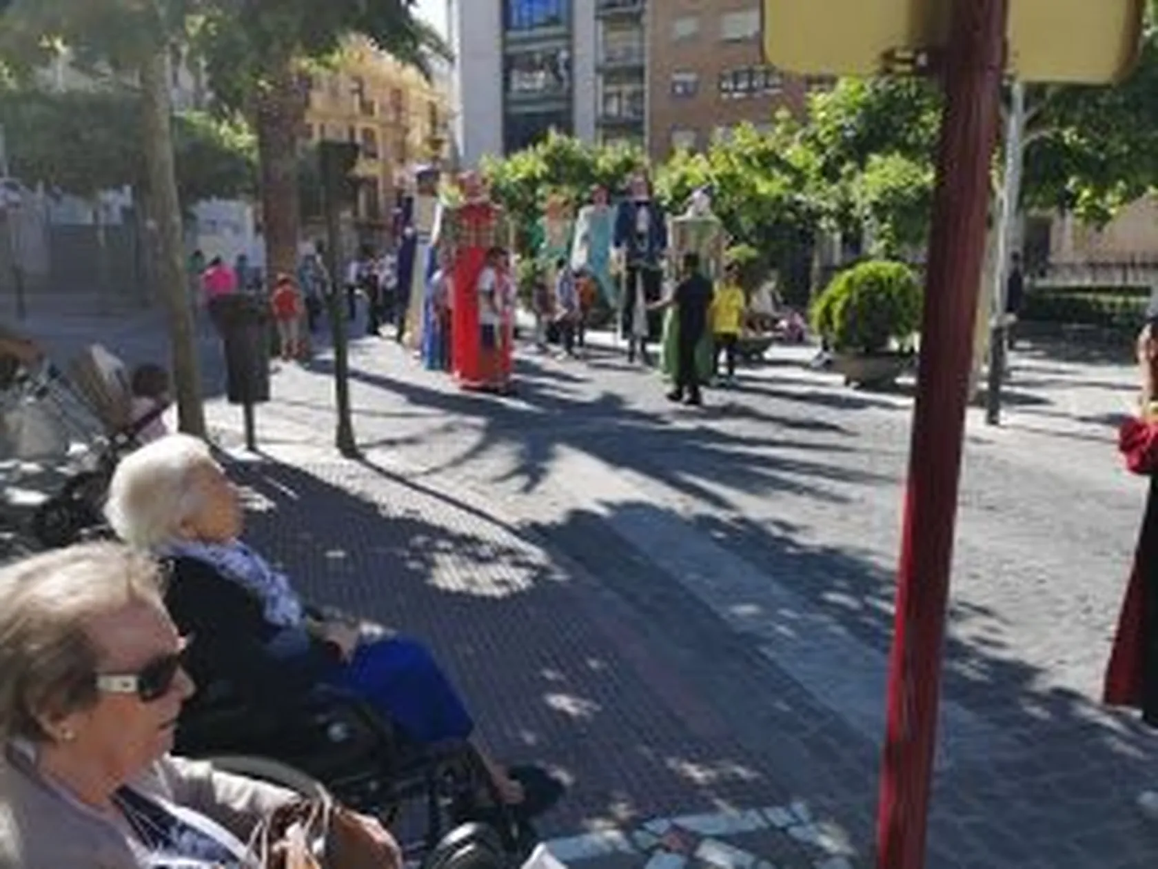 Pasacalles-con-motivo-de-la-Feria-y-Fiestas-Virgen-de-la-Capilla-Condes-de-corbull-1-300x225.jpg