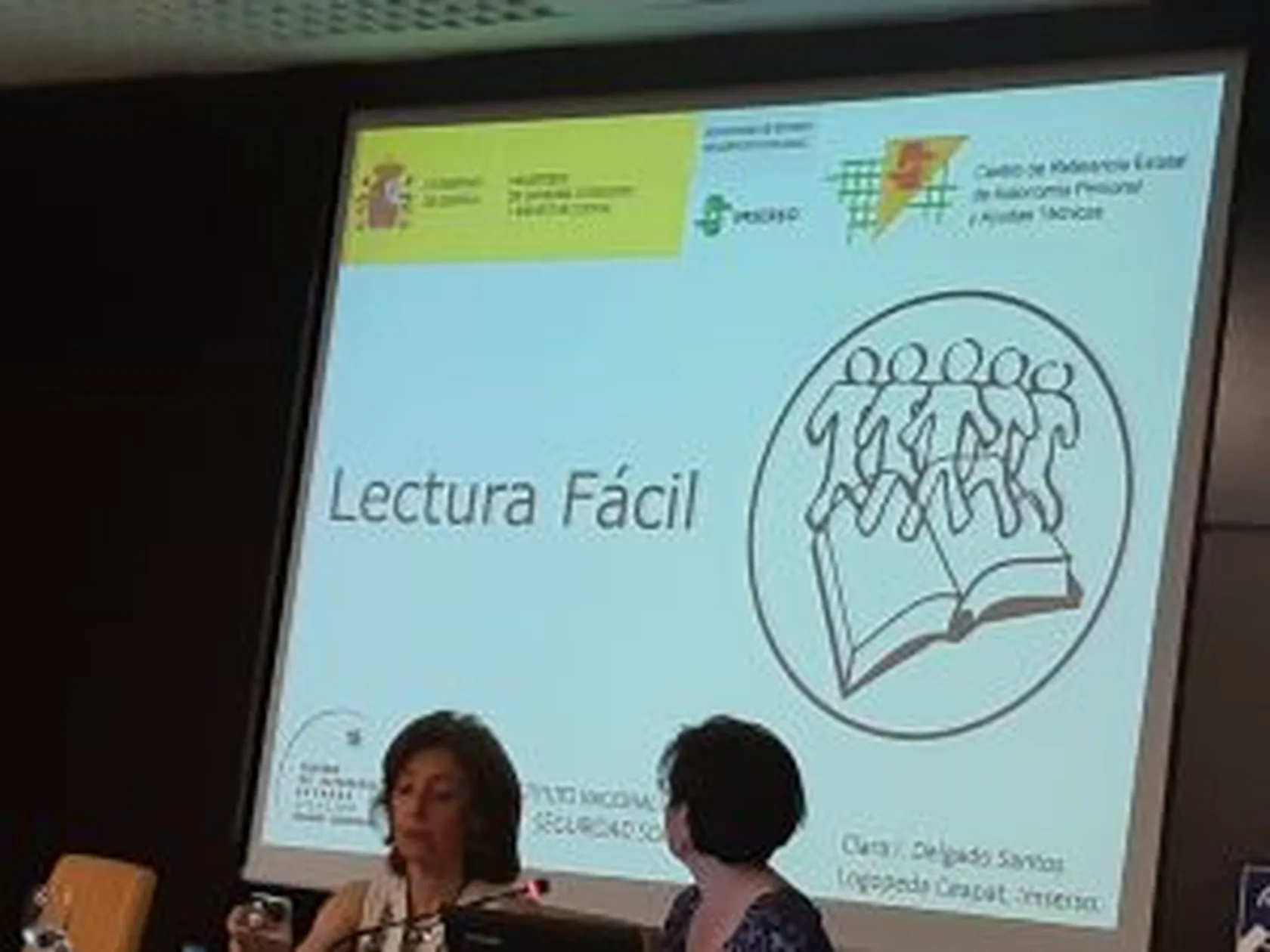 DomusVi-Valdemoro-asistencia-a-jornadas-afasia-en-daño-cerebral-2-300x225.jpeg