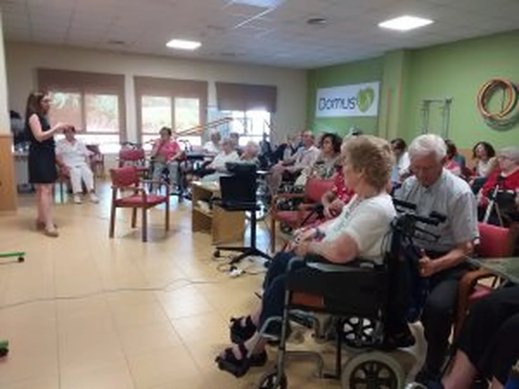 DomusVi-Valdemoro-12-meses-12-charlas-trabajo-social-2-300x225.jpg