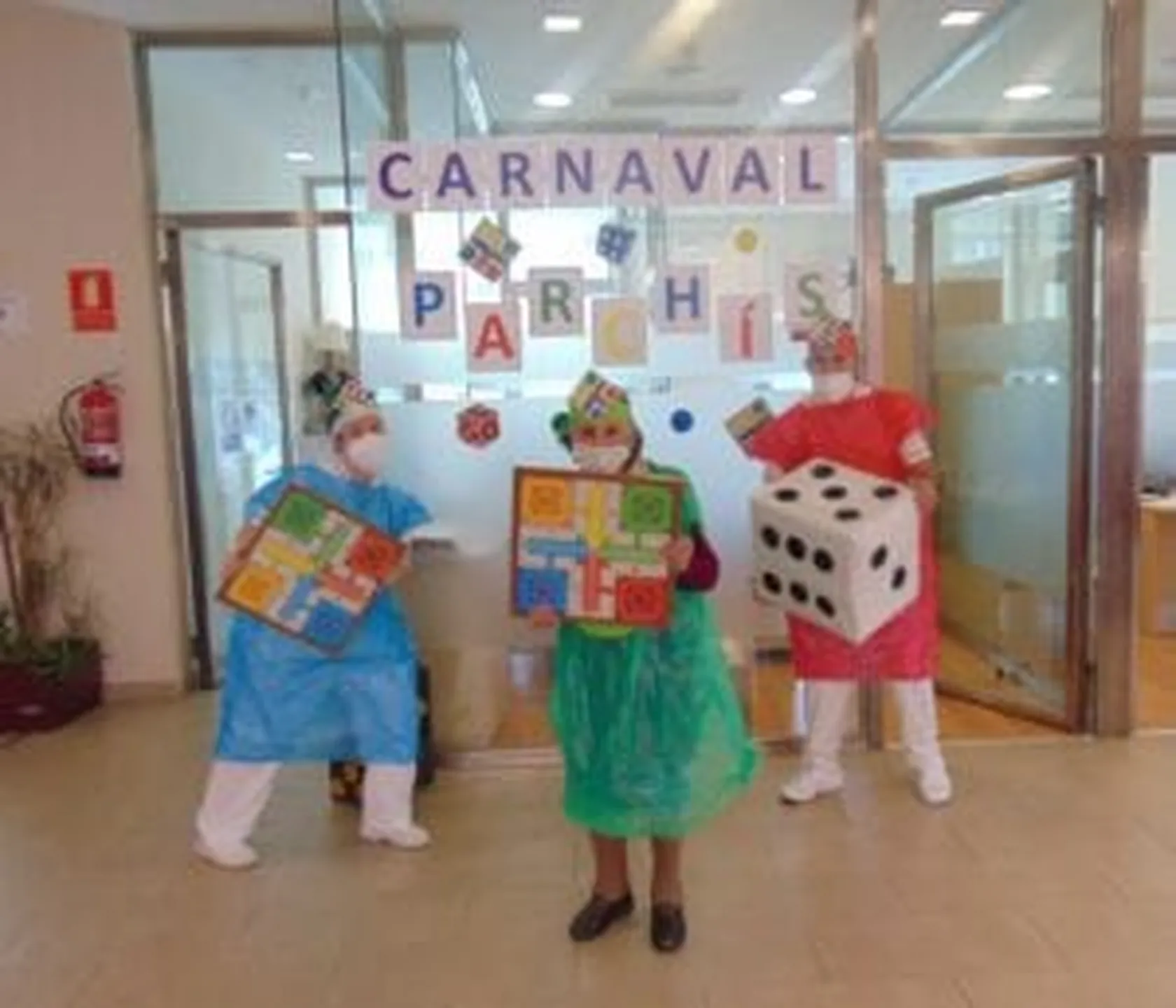 Carnaval-2-min-2-300x257.jpg