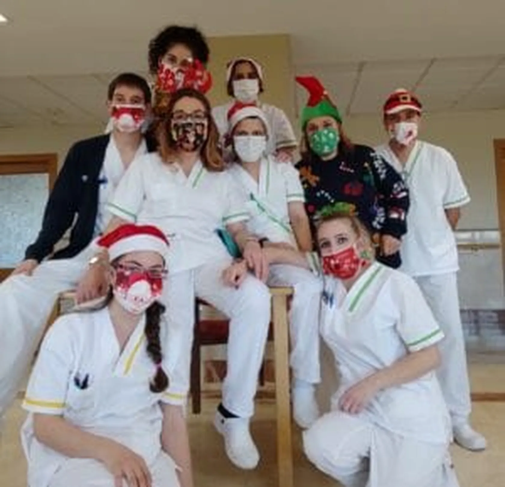 Trabajadores-Nochebuena-DomusVi-Nuestra-Senora-del-Camino-300x289.jpg