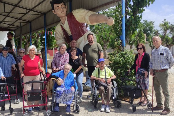 Fiesta temática en la residencia de ancianos