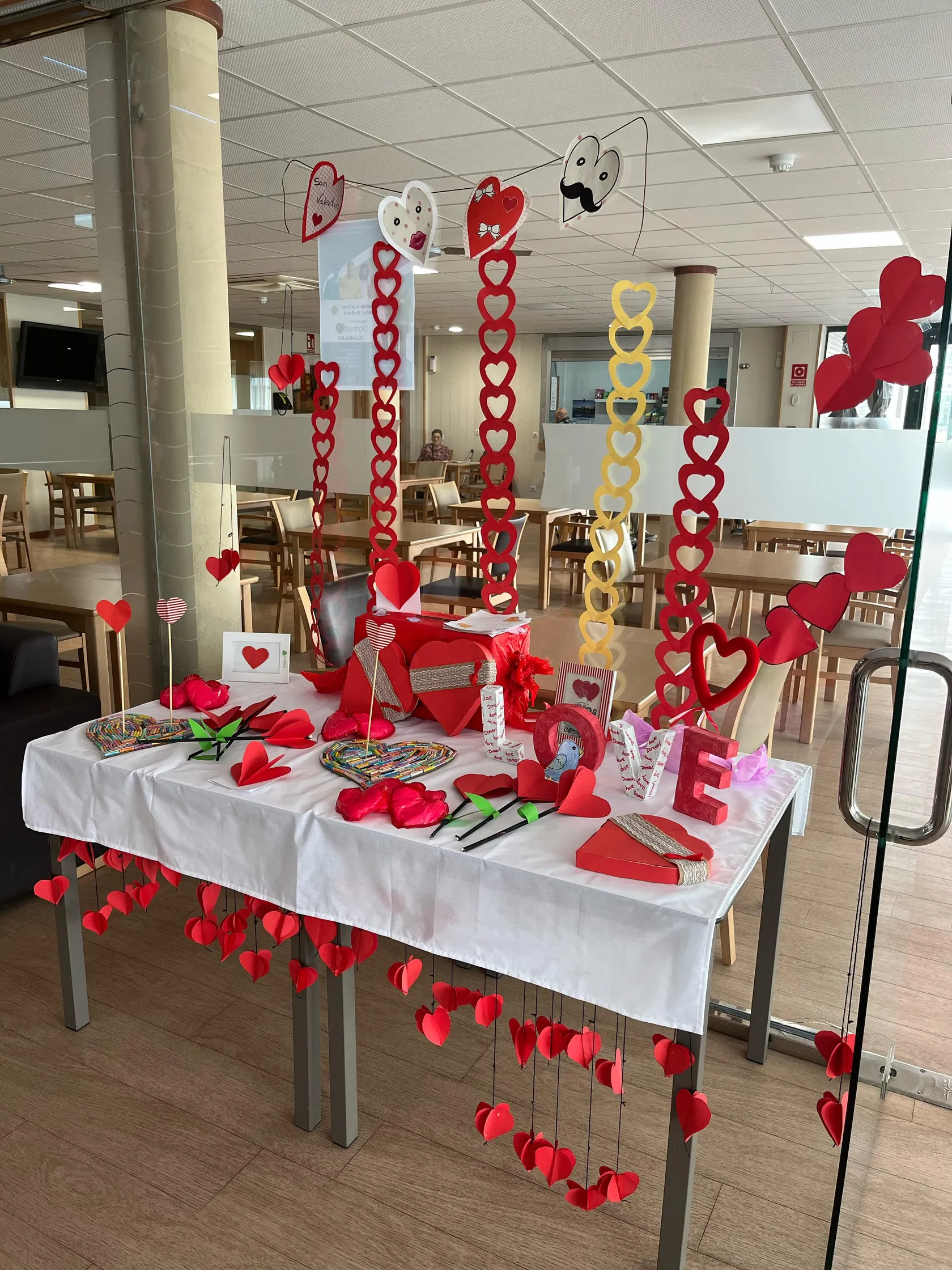 4d1365f9-a5cd-45c1-ba98-c09776251fe5.jpg
