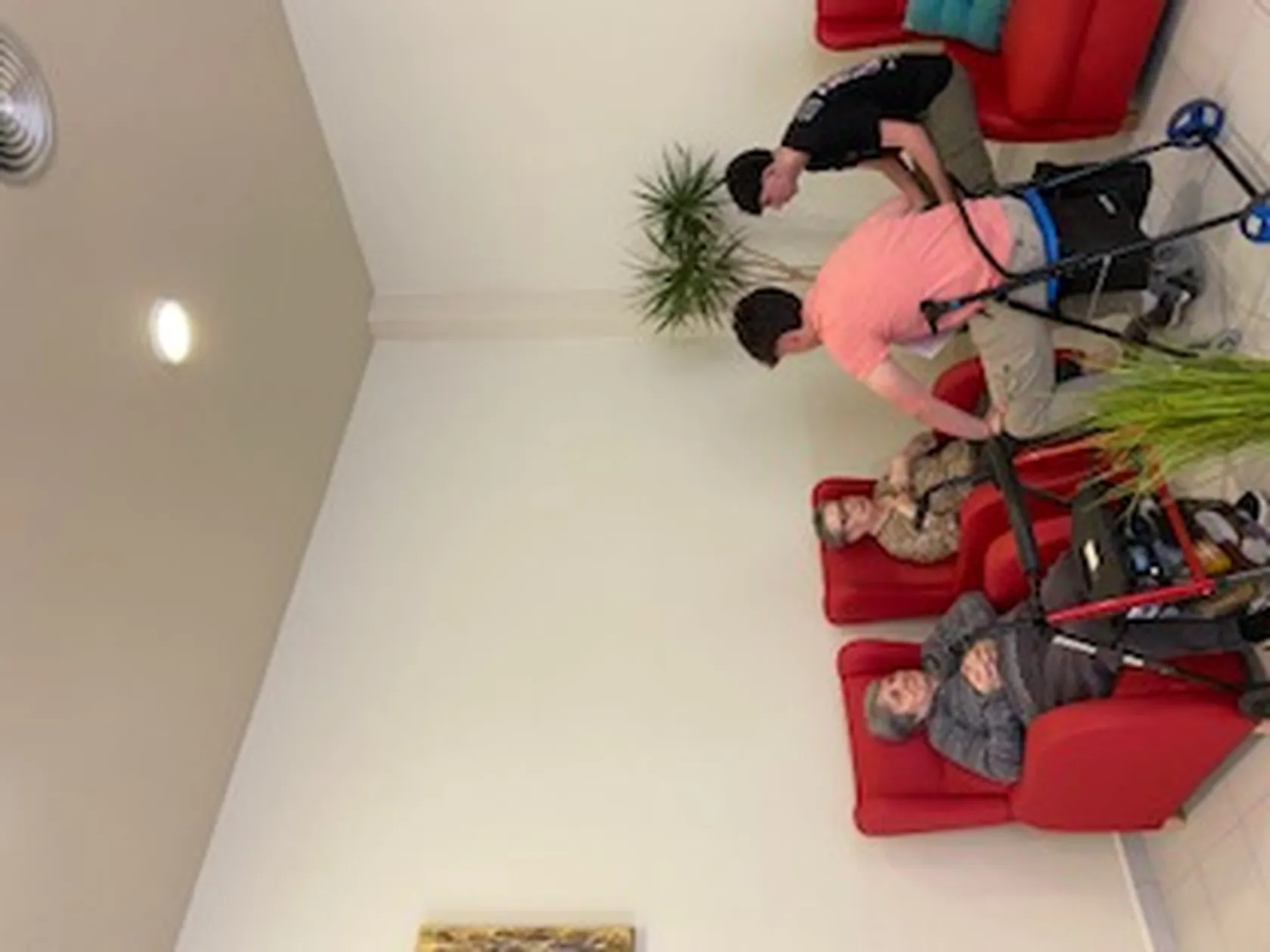 bb0596ab-e953-466e-923d-9f73f166a692.jpg