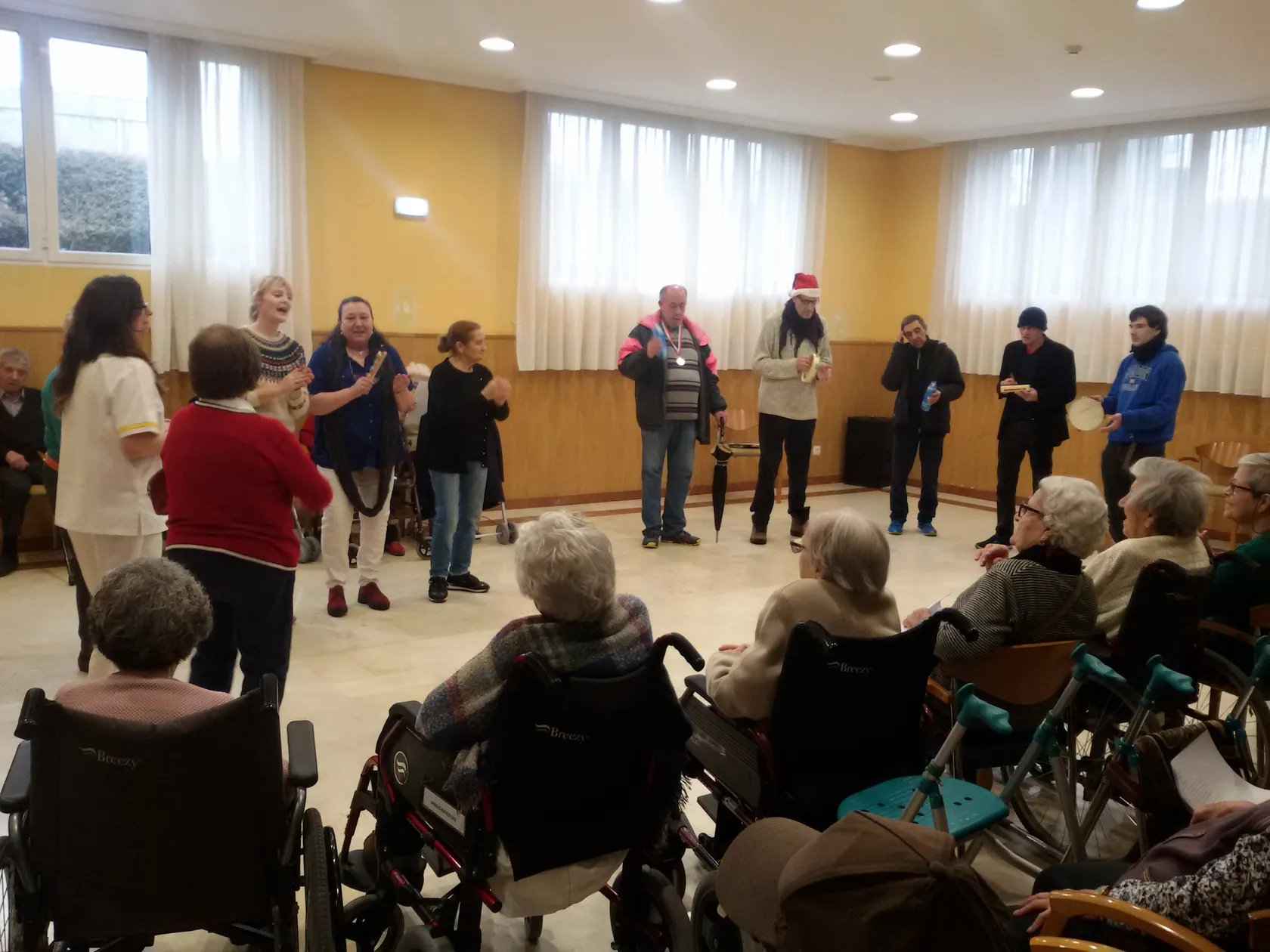 Visita-Doña-Cinia-Villancicos-DomusVi-Nuestra-Señora-del-Camino.jpg