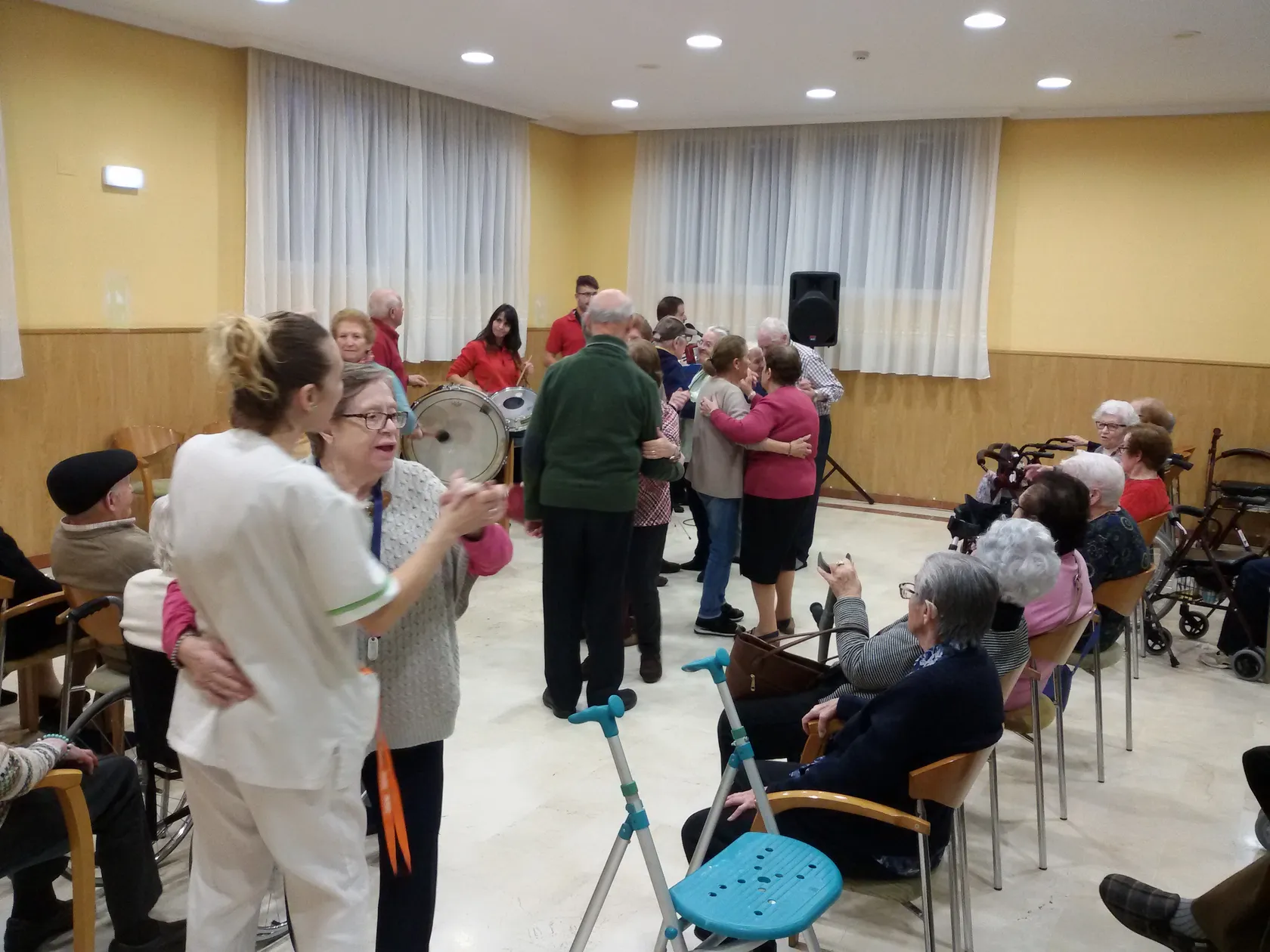 Baile-DomusVi-Nuestra-Señora-del-Camino3.jpg