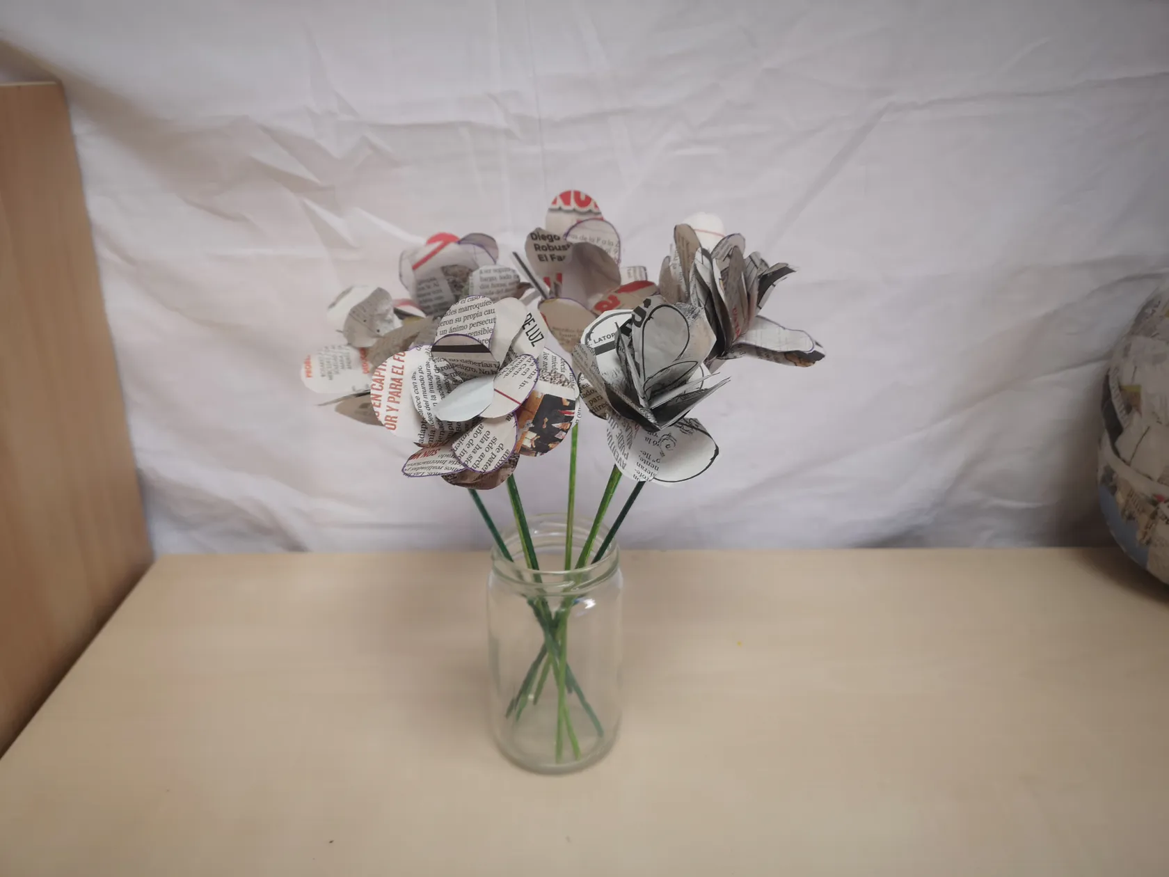 flores-de-papel-de-periodico-condes-de-corbull-3.jpg