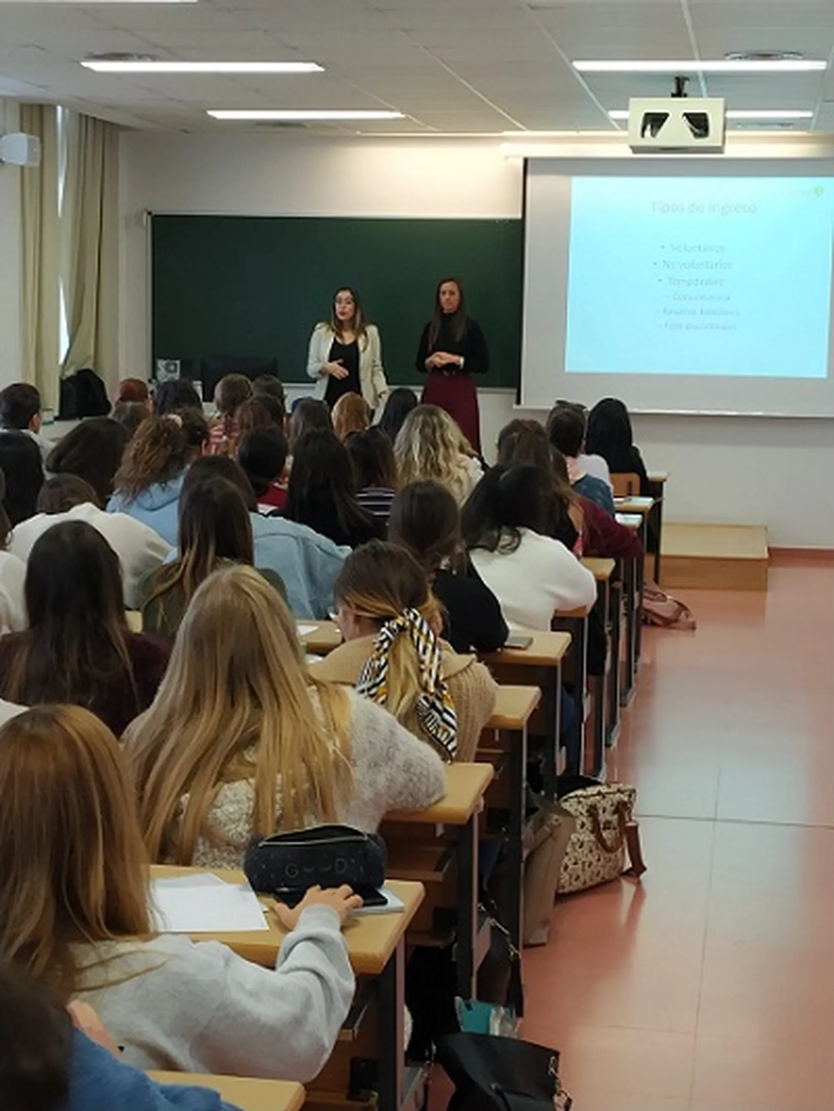 Clases-Universidad-Pablo-de-Olavide-DomusVi-Alcalá-de-Guadaíra.jpg