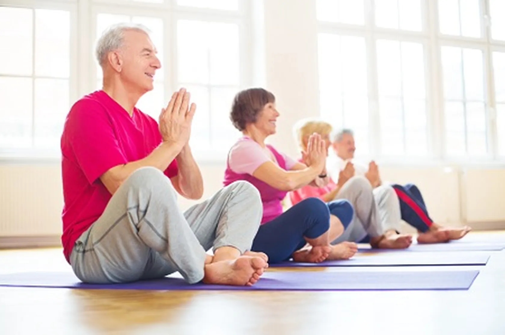 Yoga-en-DomusVi-Alcalá-de-Guadaíra.jpg