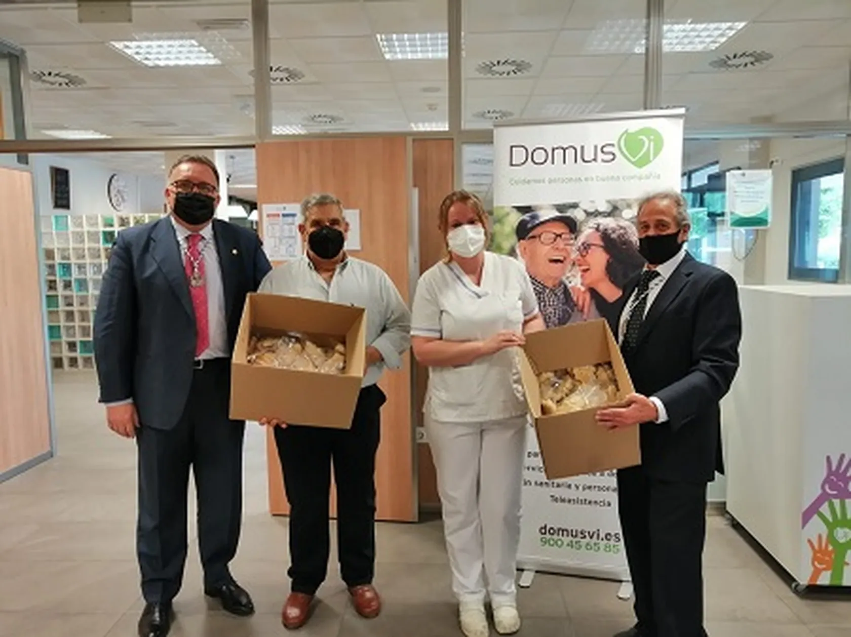 Visita-hermandad-soberano-poder-DomusVi-Alcala-de-Guadaira.jpg