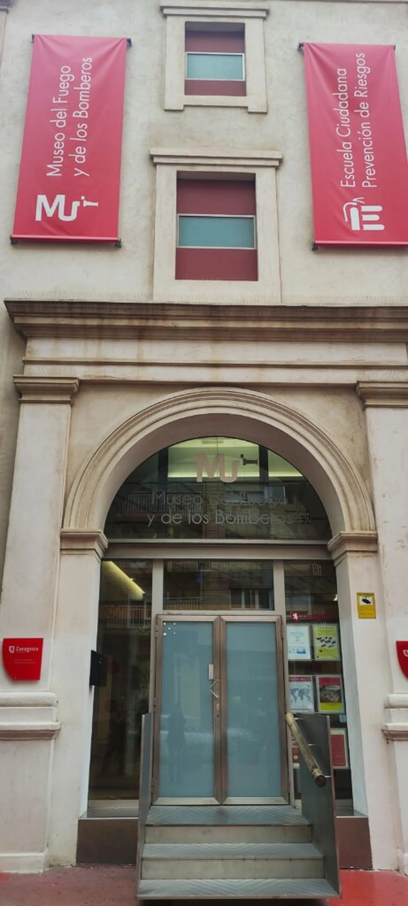 Puerta-entrada-min-461x1024.jpg