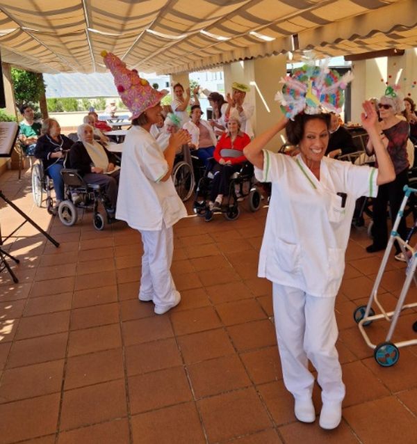 Fiesta en la terraza de la residencia