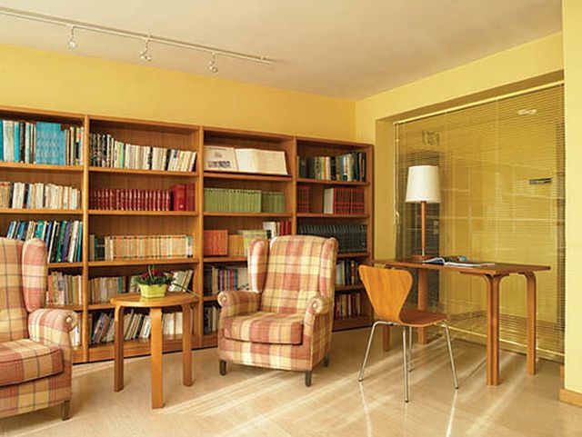 Complejo de apartamentos para mayores con servicios ADOREA Girona en Girona. Biblioteca. 2.