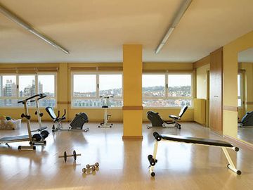 Complejo de apartamentos para mayores con servicios ADOREA Girona en Girona. Gimnasio. 3.