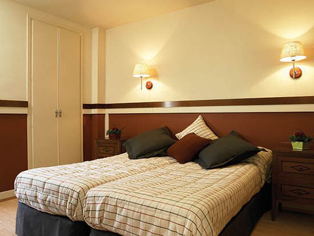 Complejo de apartamentos para mayores con servicios ADOREA Girona en Girona. Habitacón doble. 5.