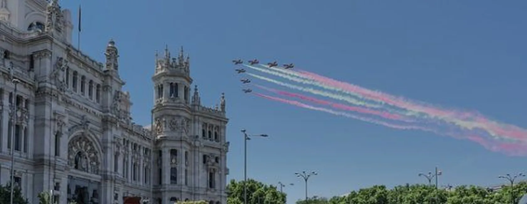 desfile-de-aviones-dia-hispanidad-600x232-1.jpg