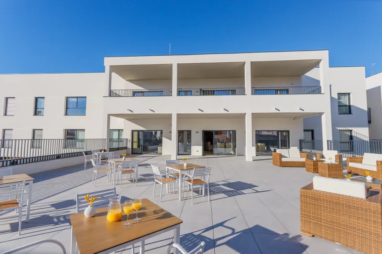 Terraza residencia ancianos Gavà