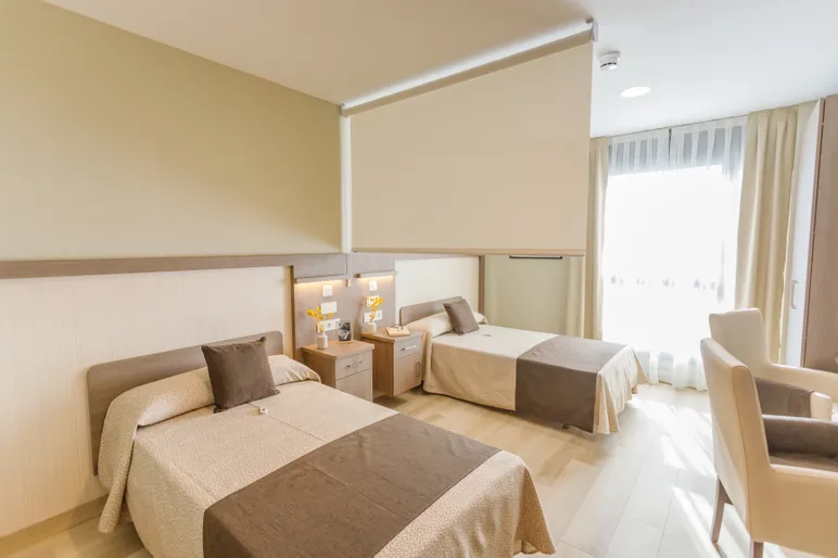 Habitación doble con separador residencia ancianos Gavà