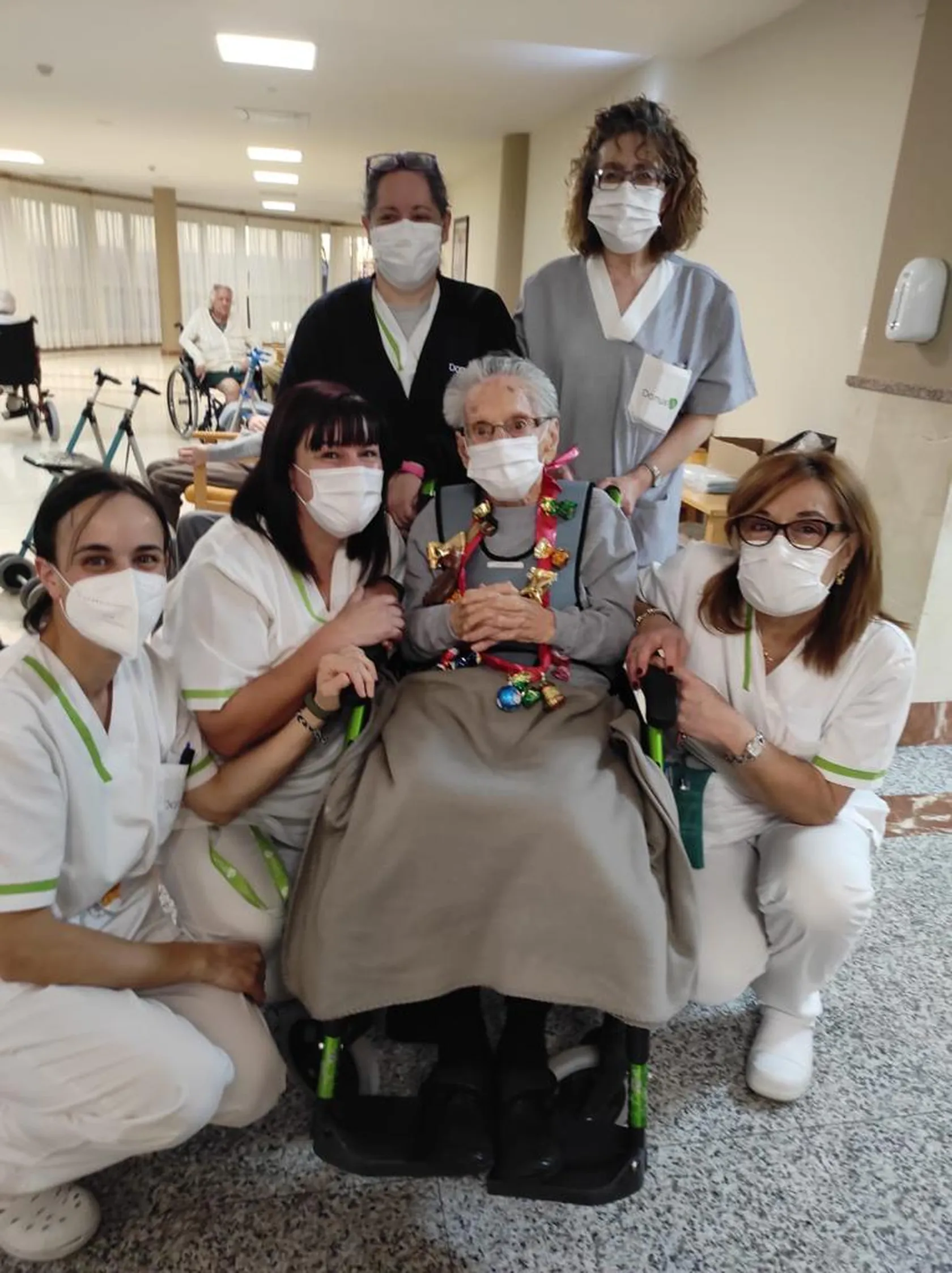 Foto-Cumpleanos-Centenario-DomusVi-Nuestra-Senora-del-Camino-Noviembre2021.jpg