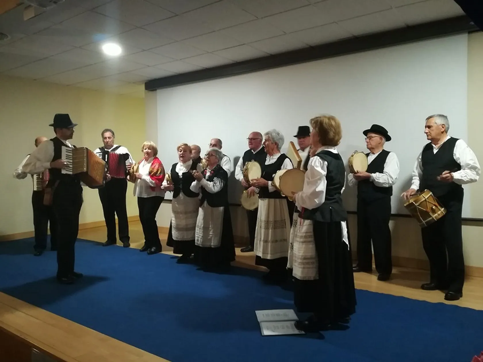 COSTUMES-DE-BERGONDO-ABRIL-MATOGRANDE-PORTADA.jpg