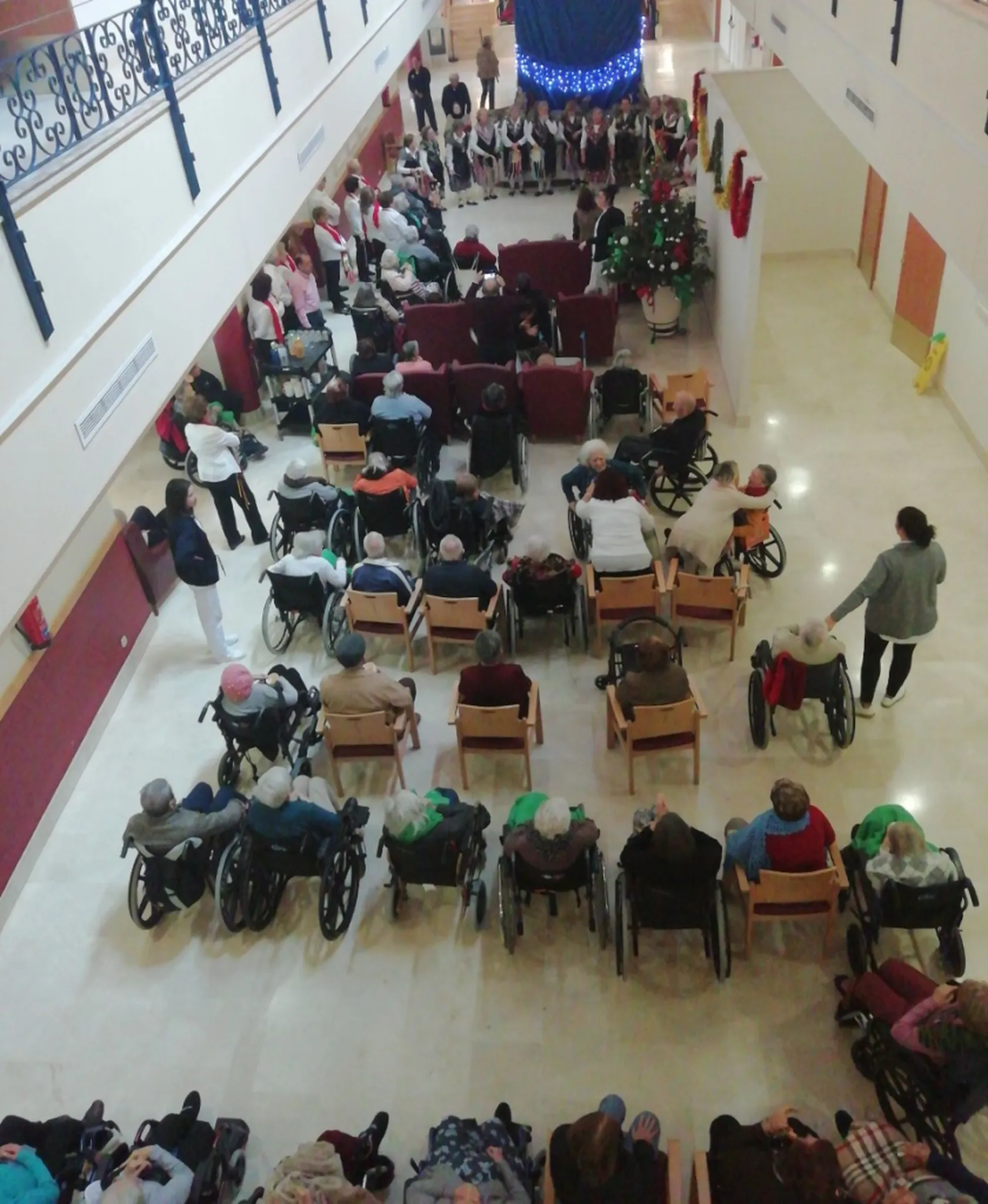 foto-coro-mayores-marbella-1-840x1024.png