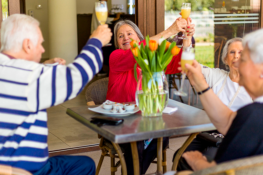 Actividad en residencia para adultos mayores Acalis Jardines de Valle Alegre en Las Condes