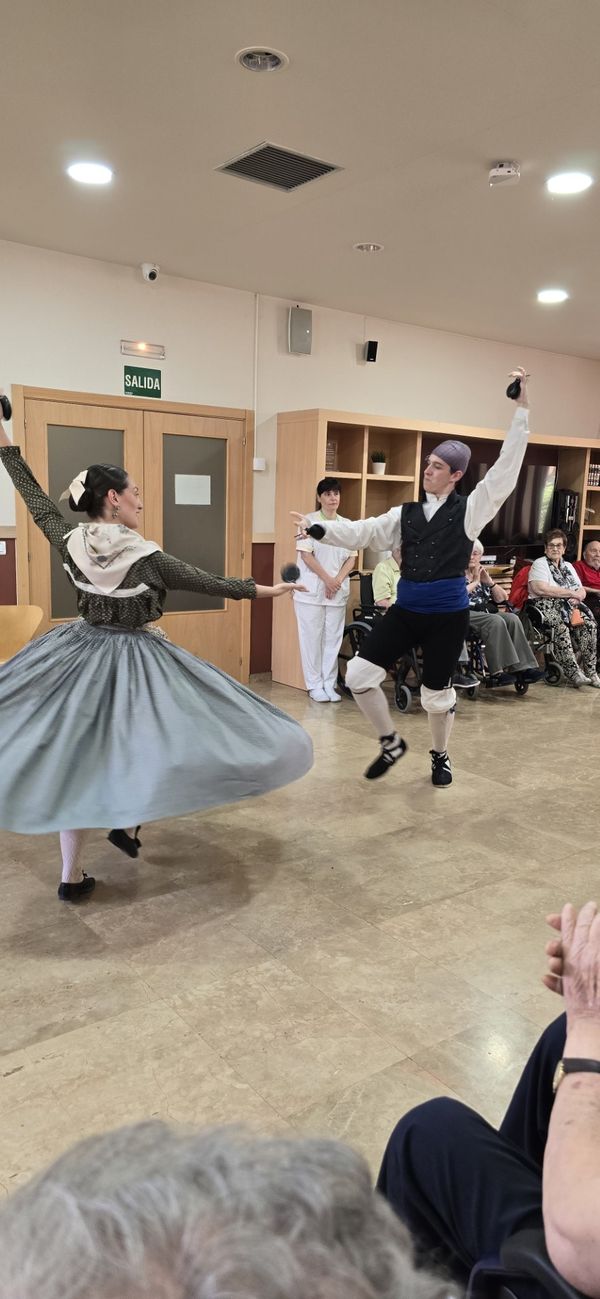 Fiesta regional en la residencia de ancianos