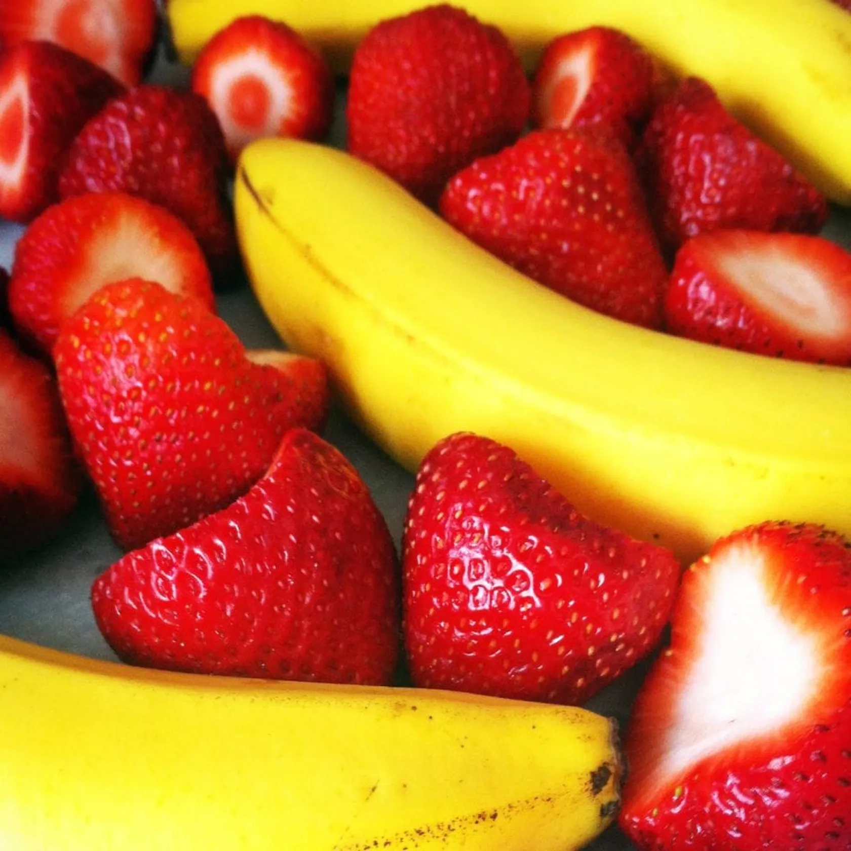 fresas-y-platanos-945x945-min.jpg