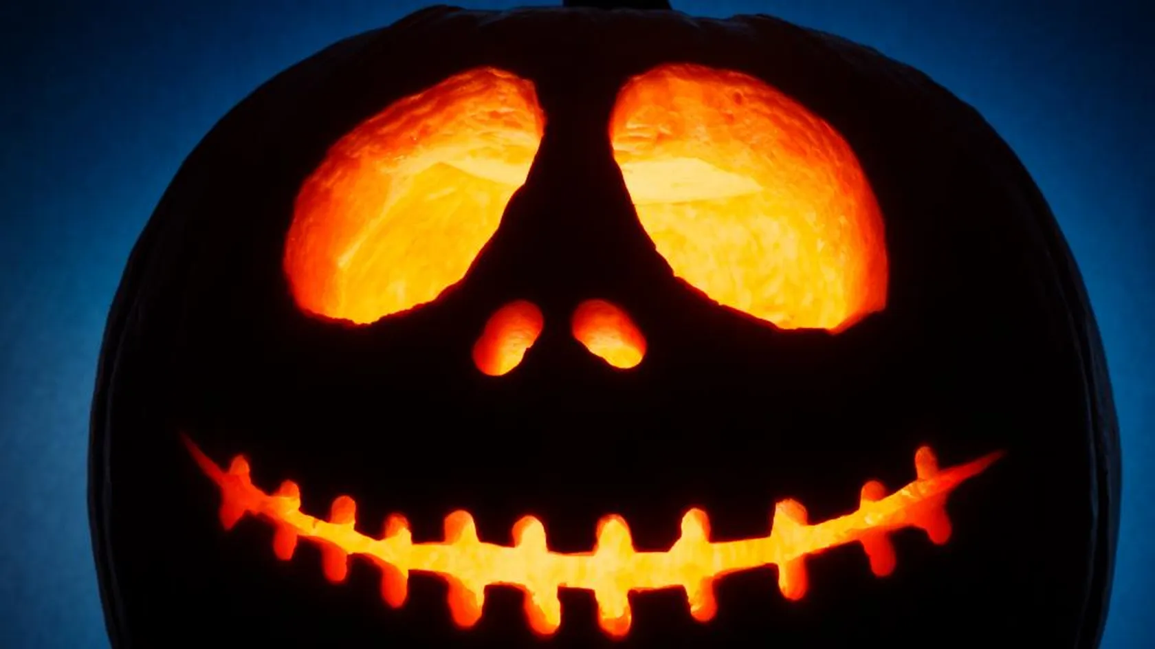 imagen-de-una-calabaza-decorada-en-halloween.jpeg