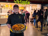 Foto van de ondernemer voor de winkel van Terneuzen