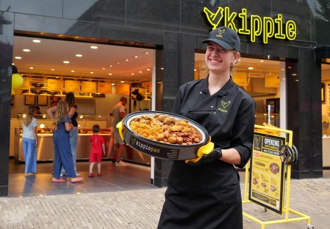 Ondernemer Kippie Barneveld voor de nieuwe winkel in Barneveld