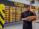 Ondernemer Kippie Cuijk bij de winkelopening op 1oktober.