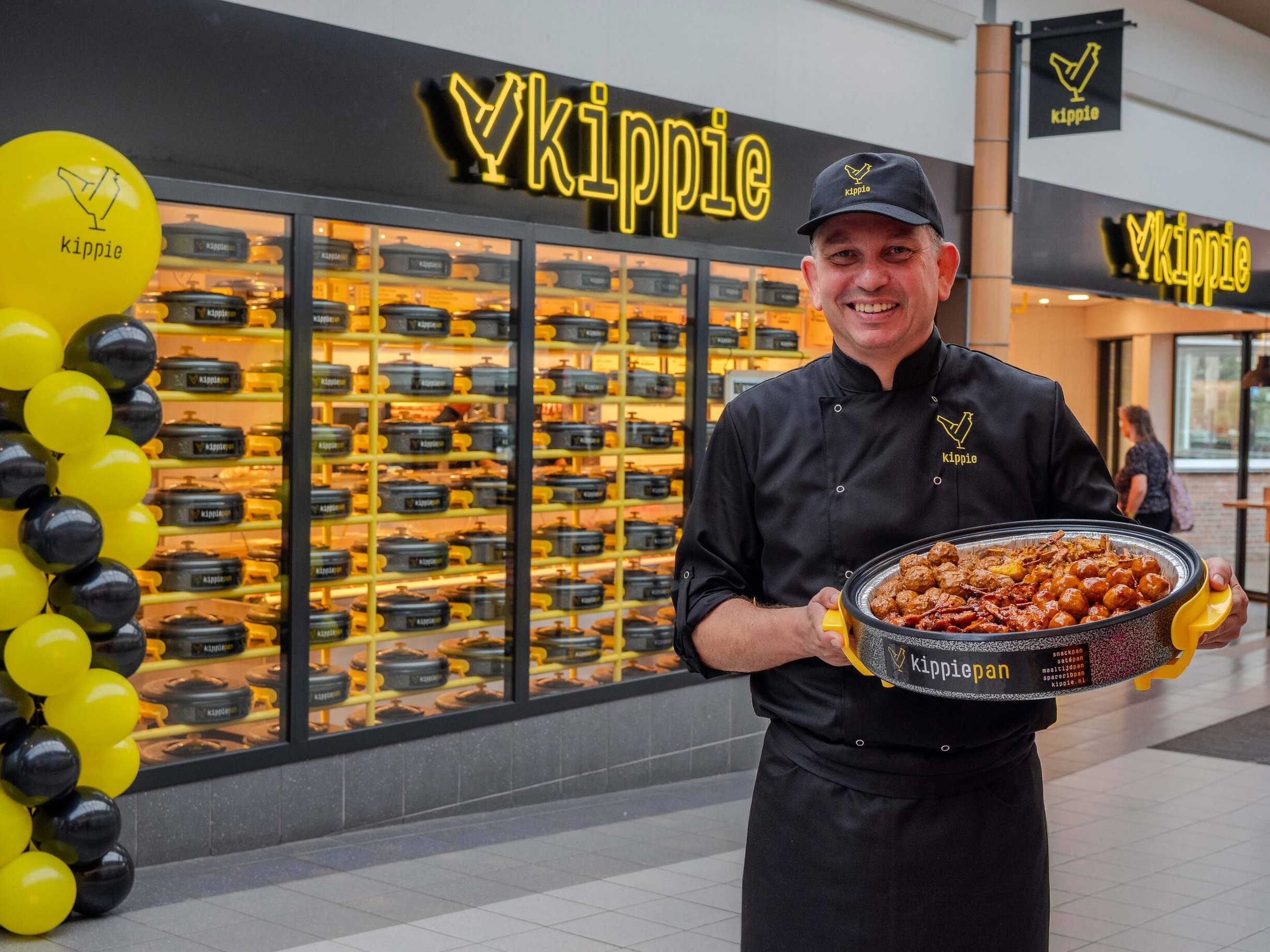 Ondernemer Kippie Cuijk bij de winkelopening op 1oktober.