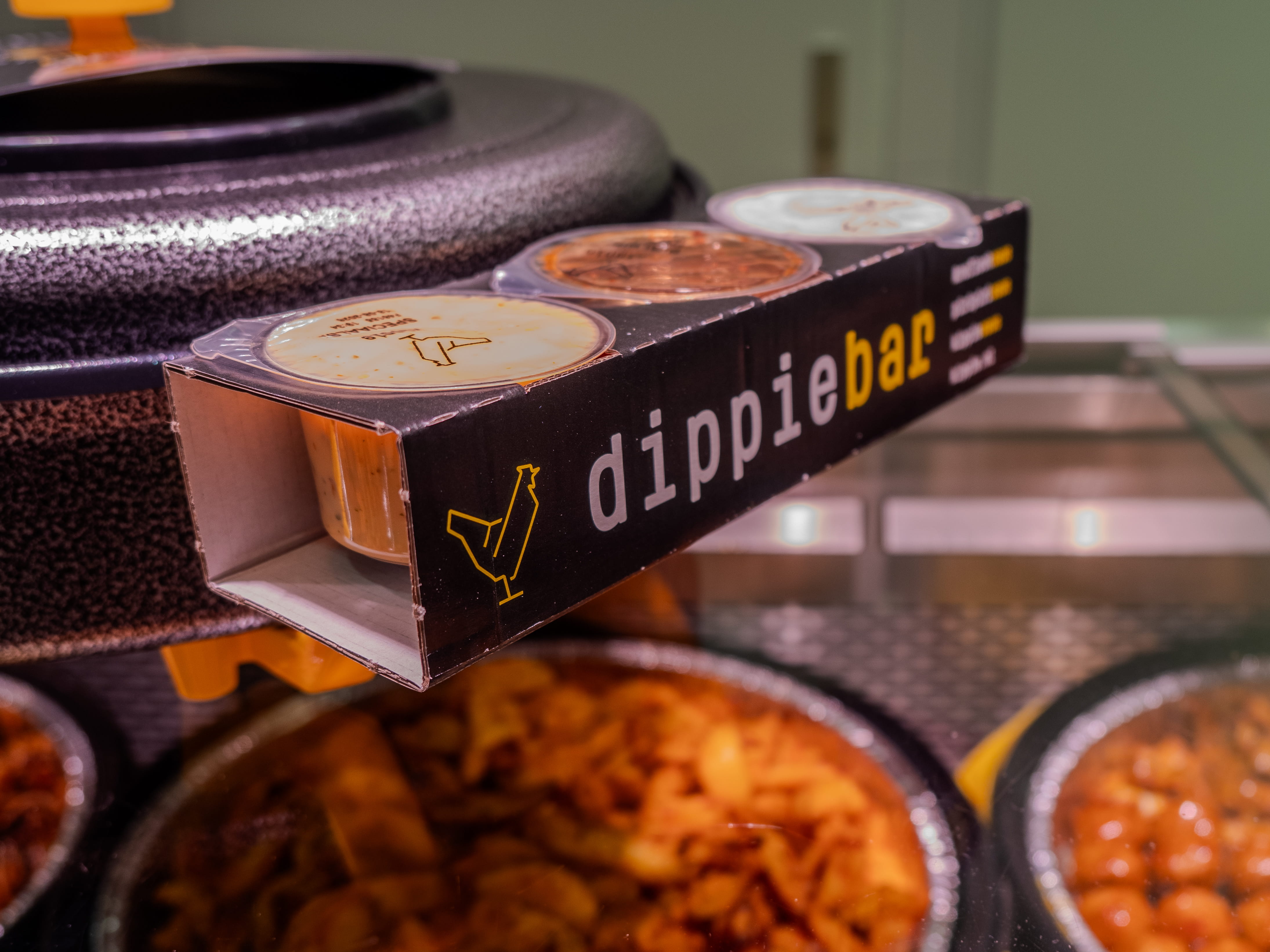 Dippiebar met 3 sausjes aan de Kippiepan