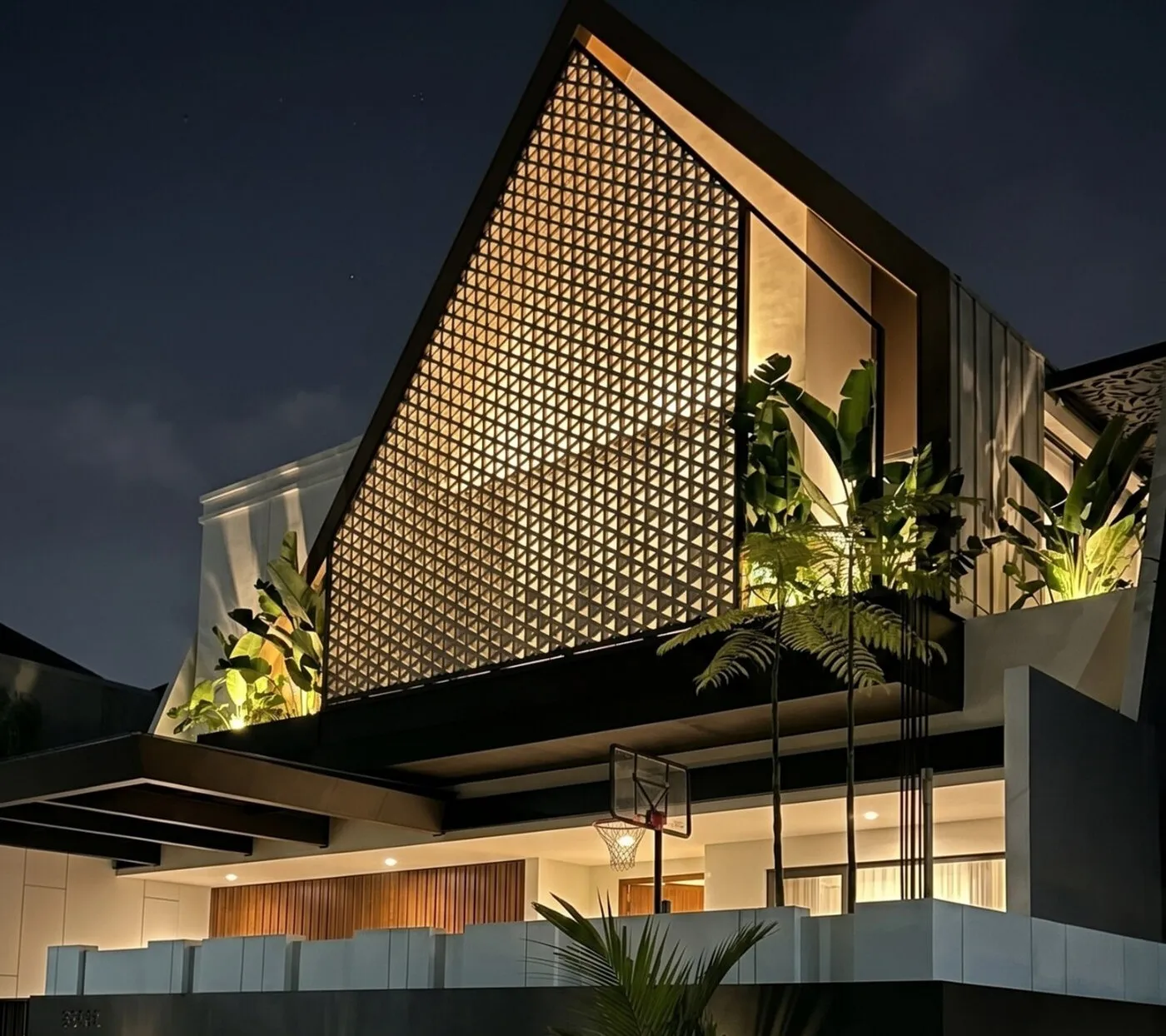 IC House — view 3