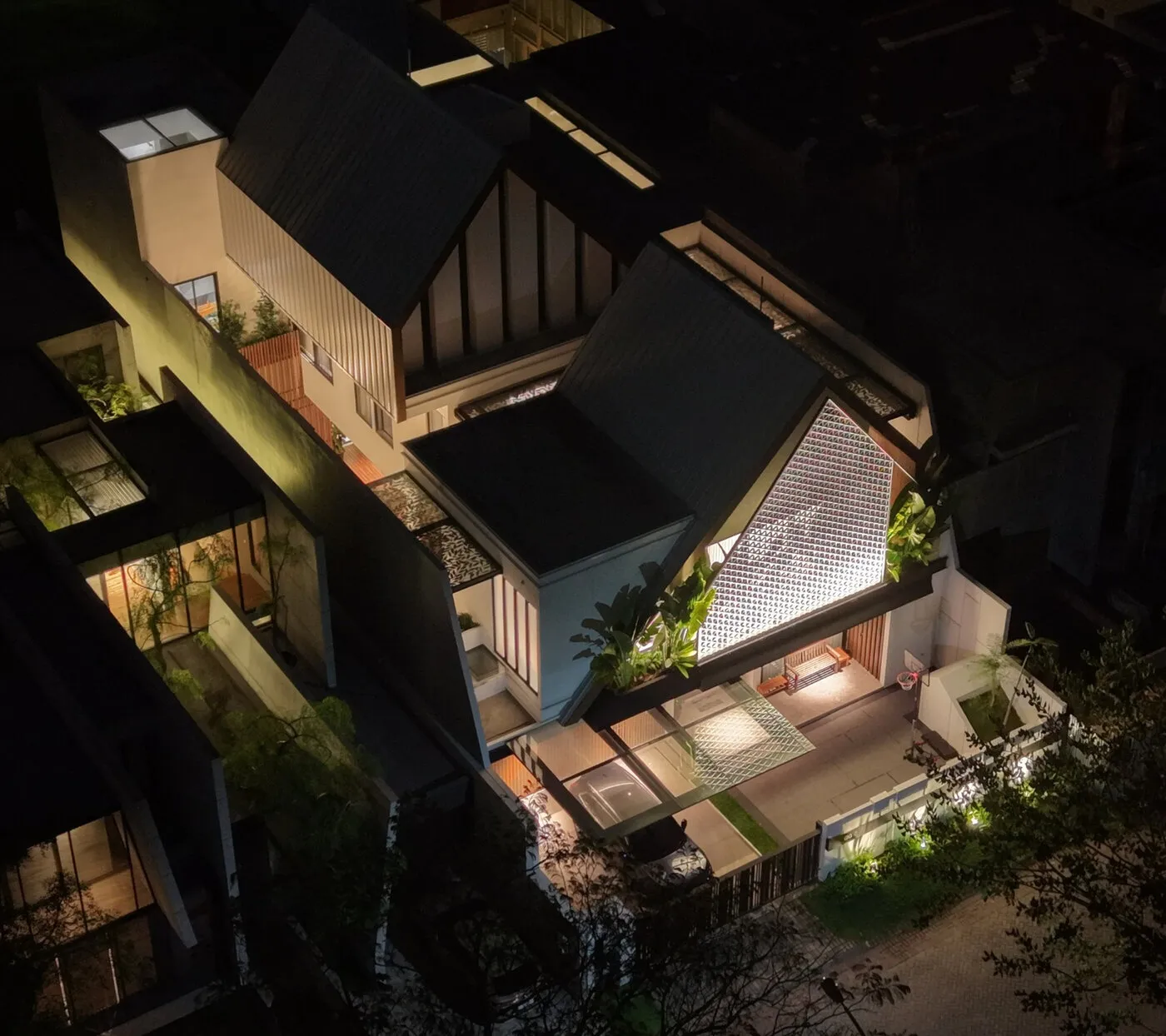 IC House — view 1