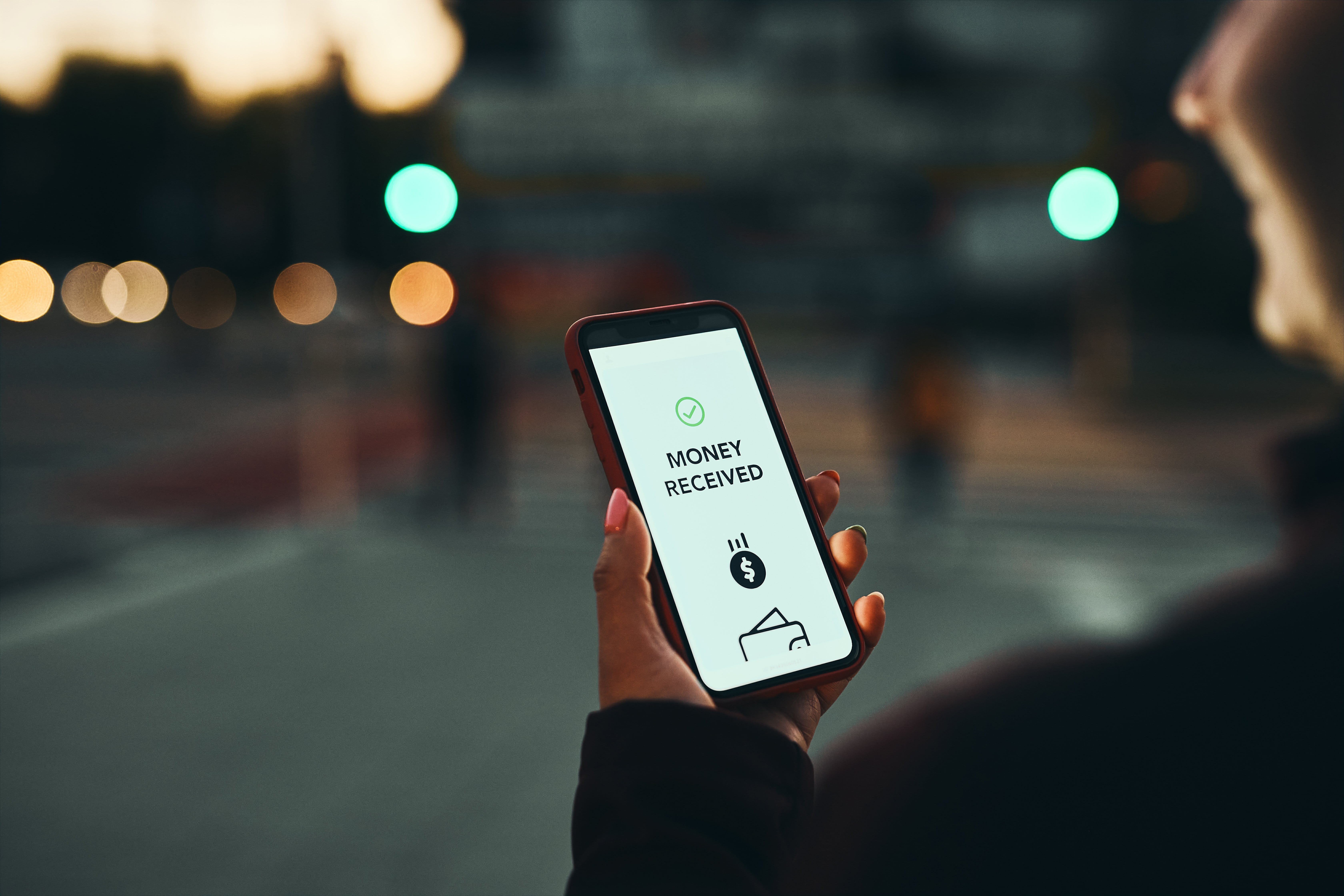 Авторы каналов на платформе «Макс» открыли прием донатов