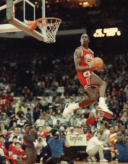 Michael Jordan jumping high for the bulls