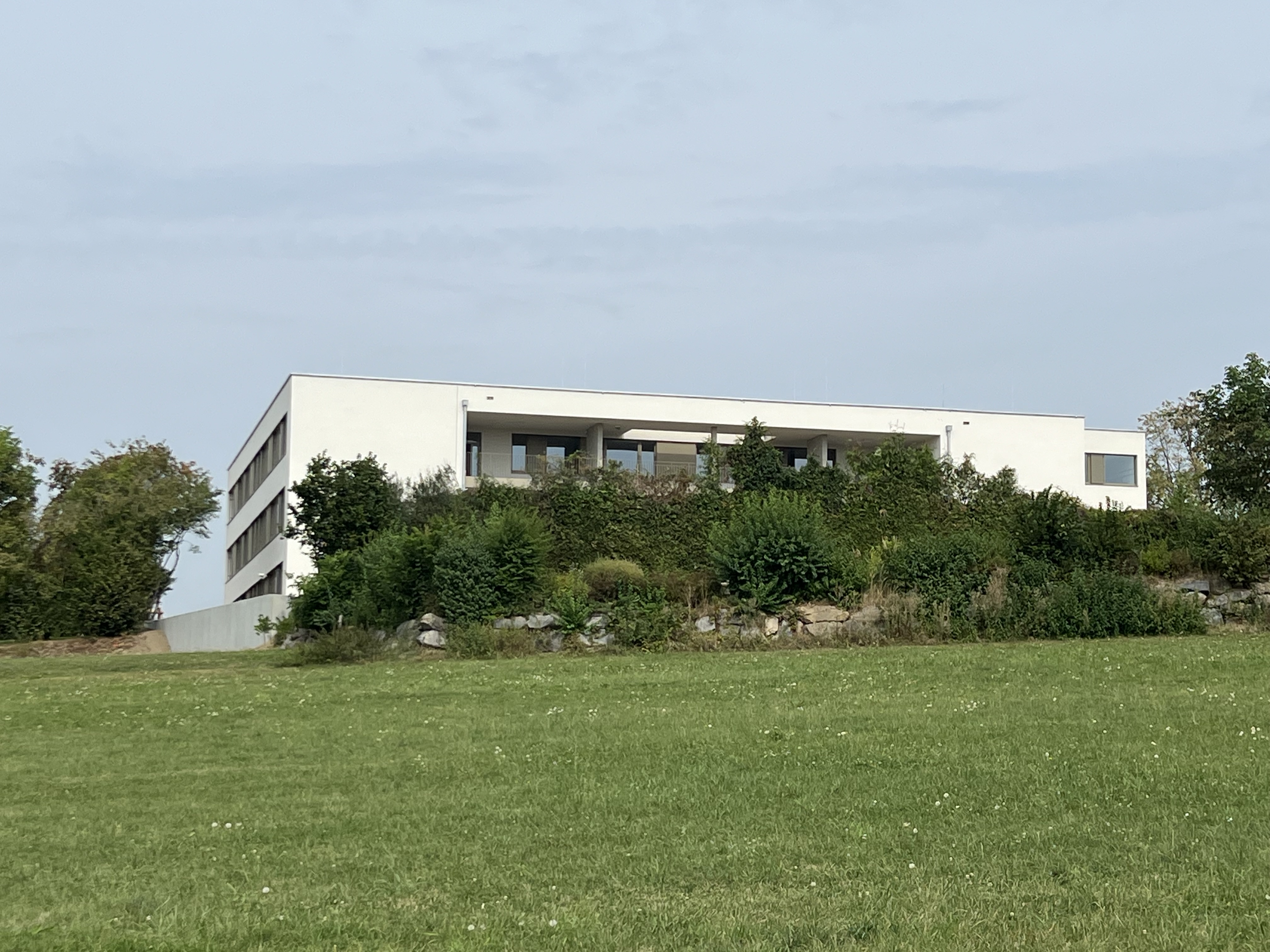 Mit dem heutigen 1. Schultag geht die MS in Rohrbach-Berg in Betrieb. Allen Schülern wünschen wir ein schönes Schuljahr in ihrer neuen Schule!