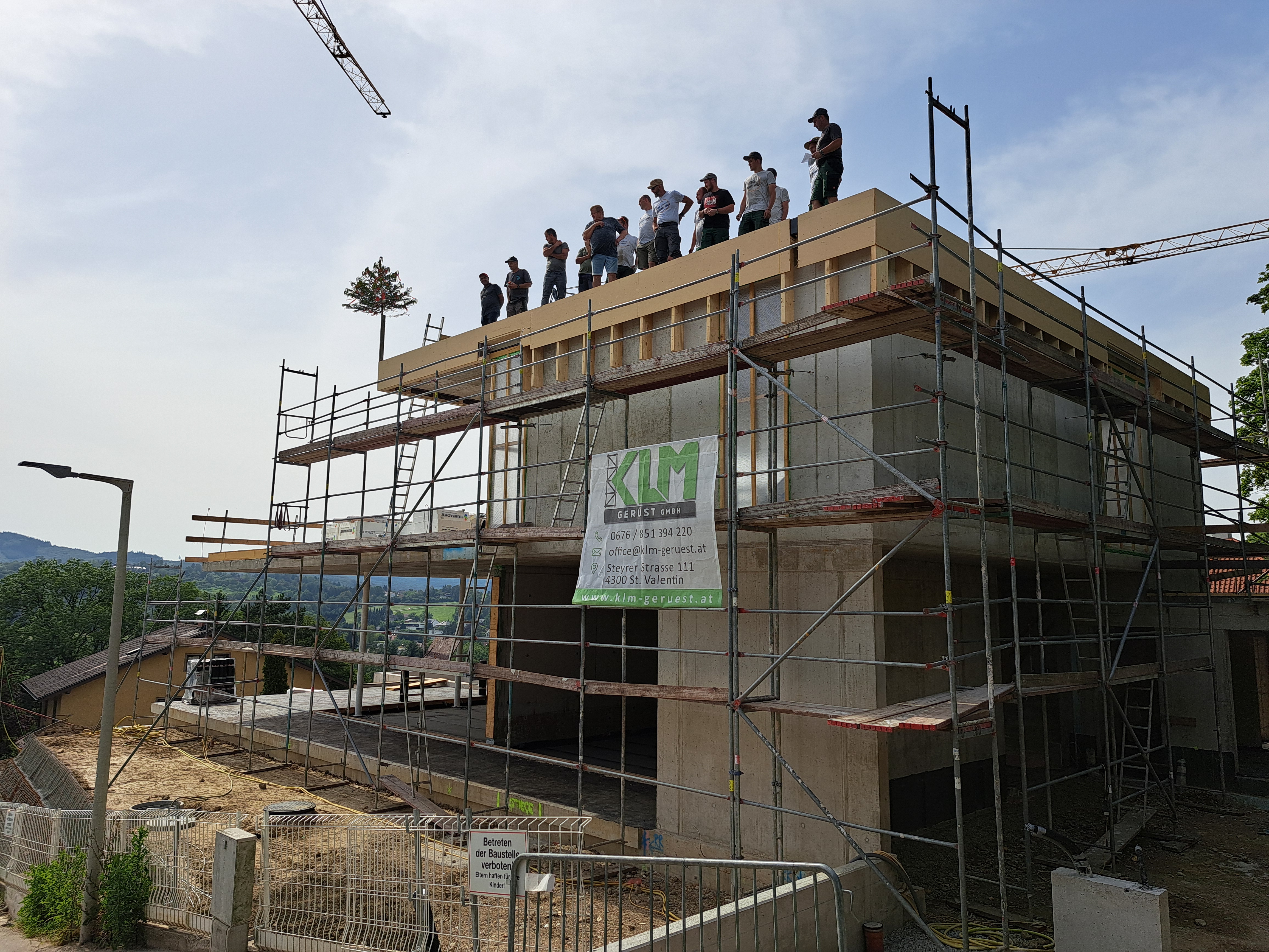 Gleichenfeier der Villa mit Blick auf die Voralpen.