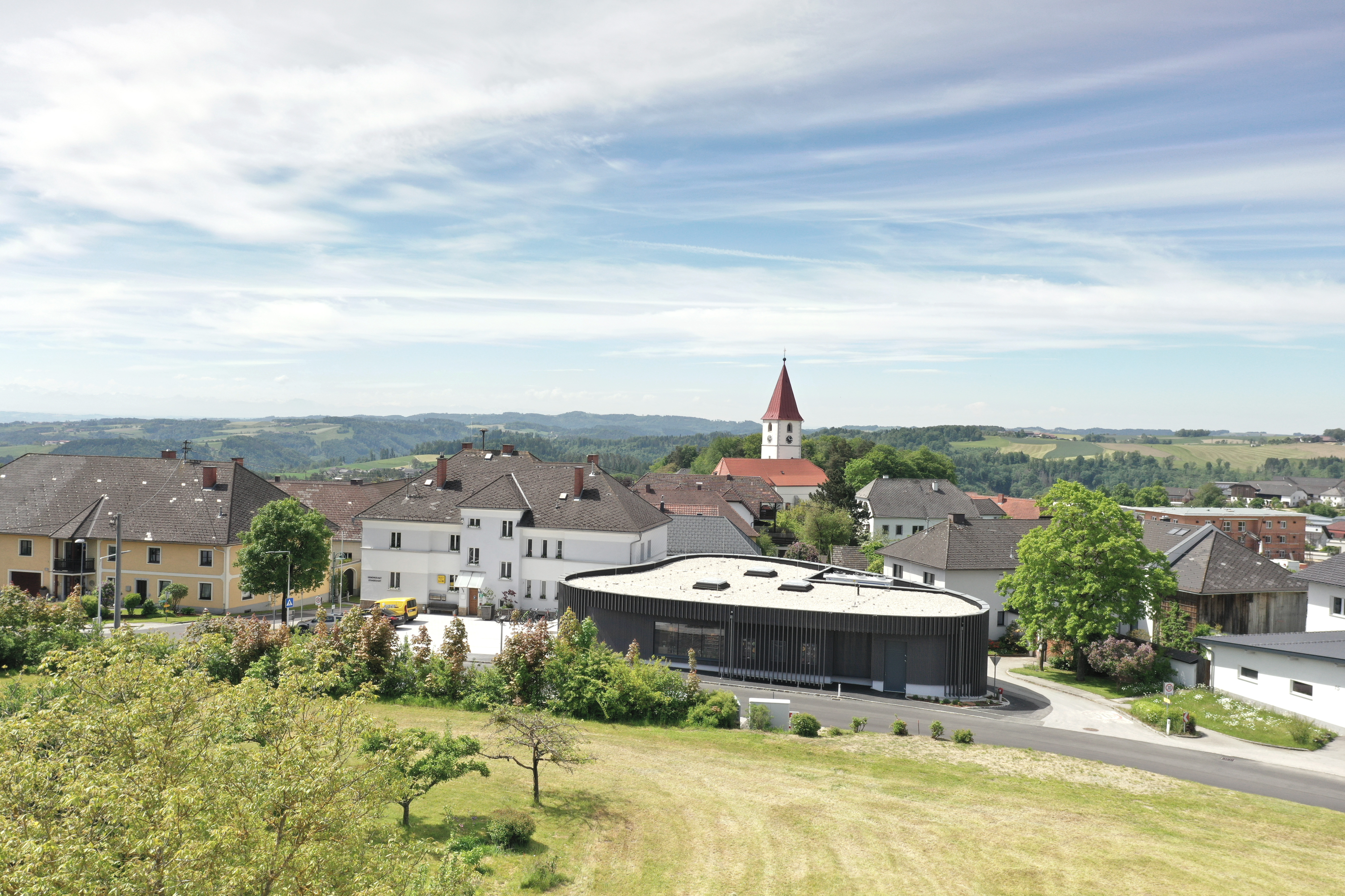 NAHVERSORGER UND AMTSGEBÄUDE KLEINZELL IM MÜHLKREIS