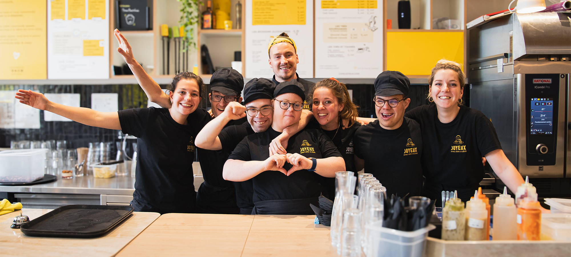 LP COLLAB CAFÉ JOYEUX BLOC FULL DESK 1